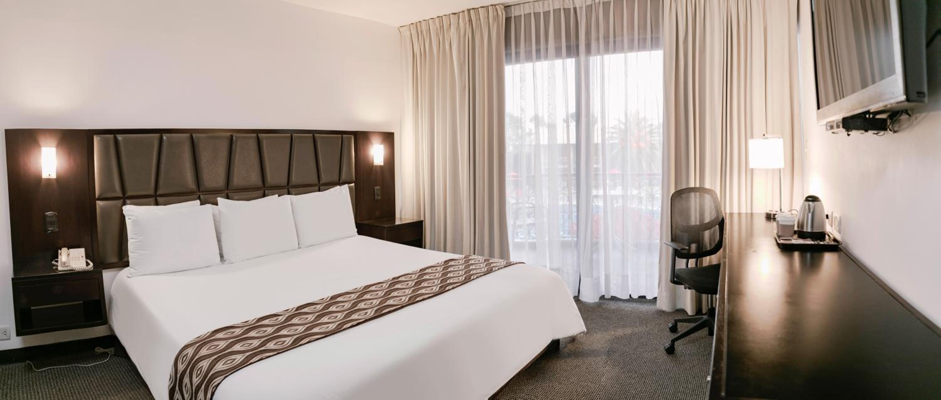 Superior King Room - Non-Smoking - Photo 3