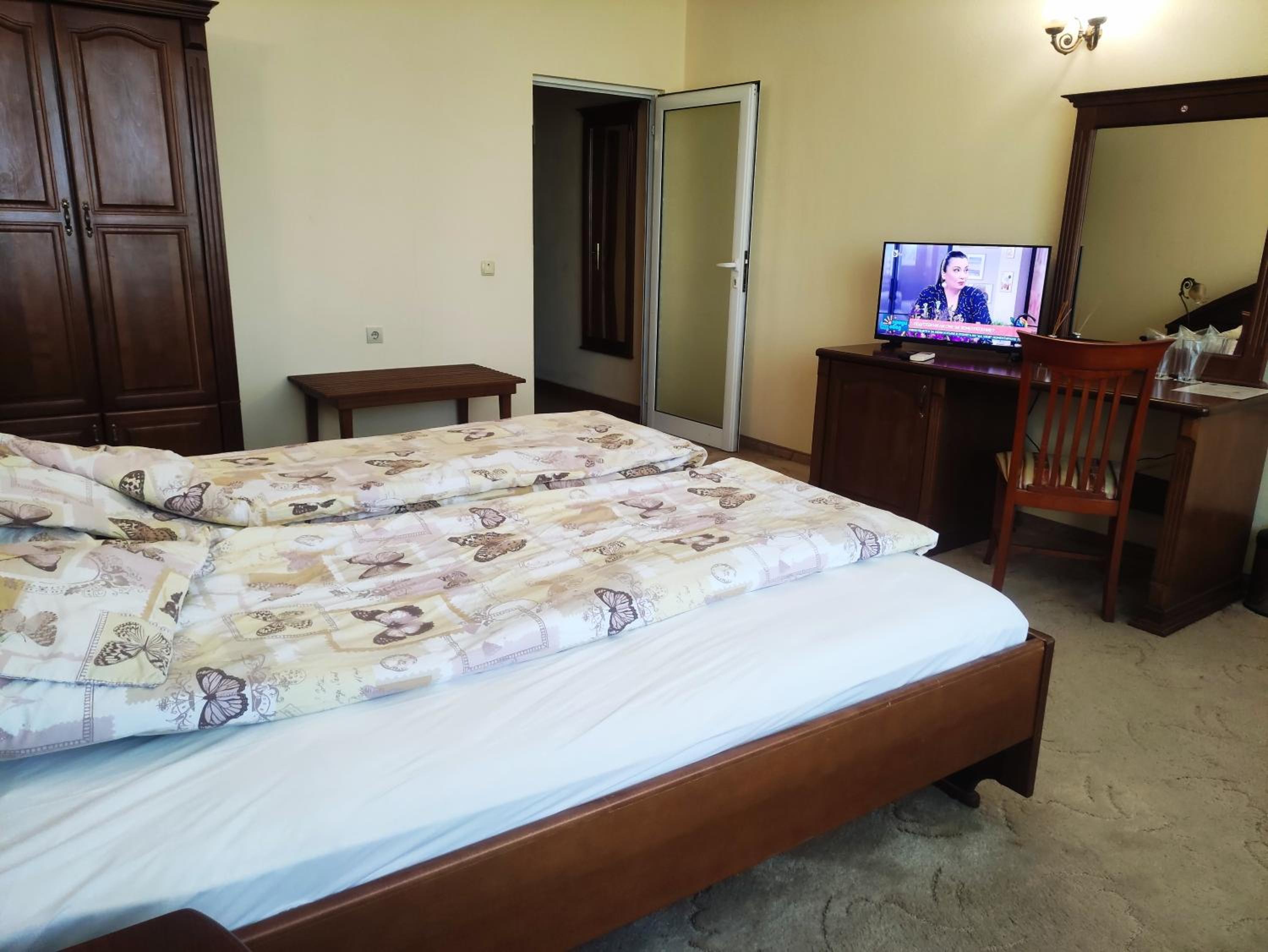Deluxe Double Room - Photo 7