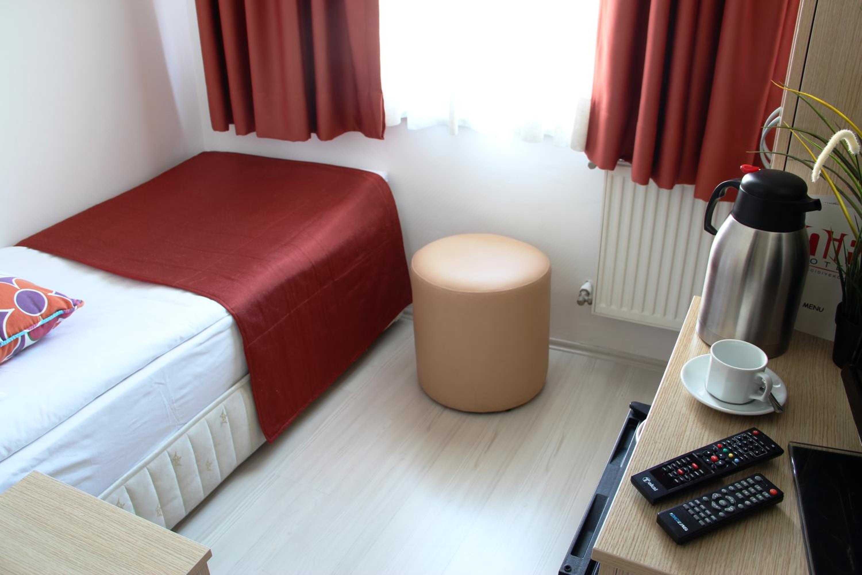 Small Single Room photo 3