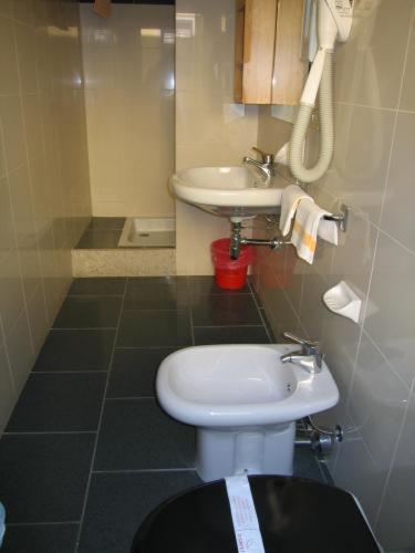 Double or Twin Room - Photo 3