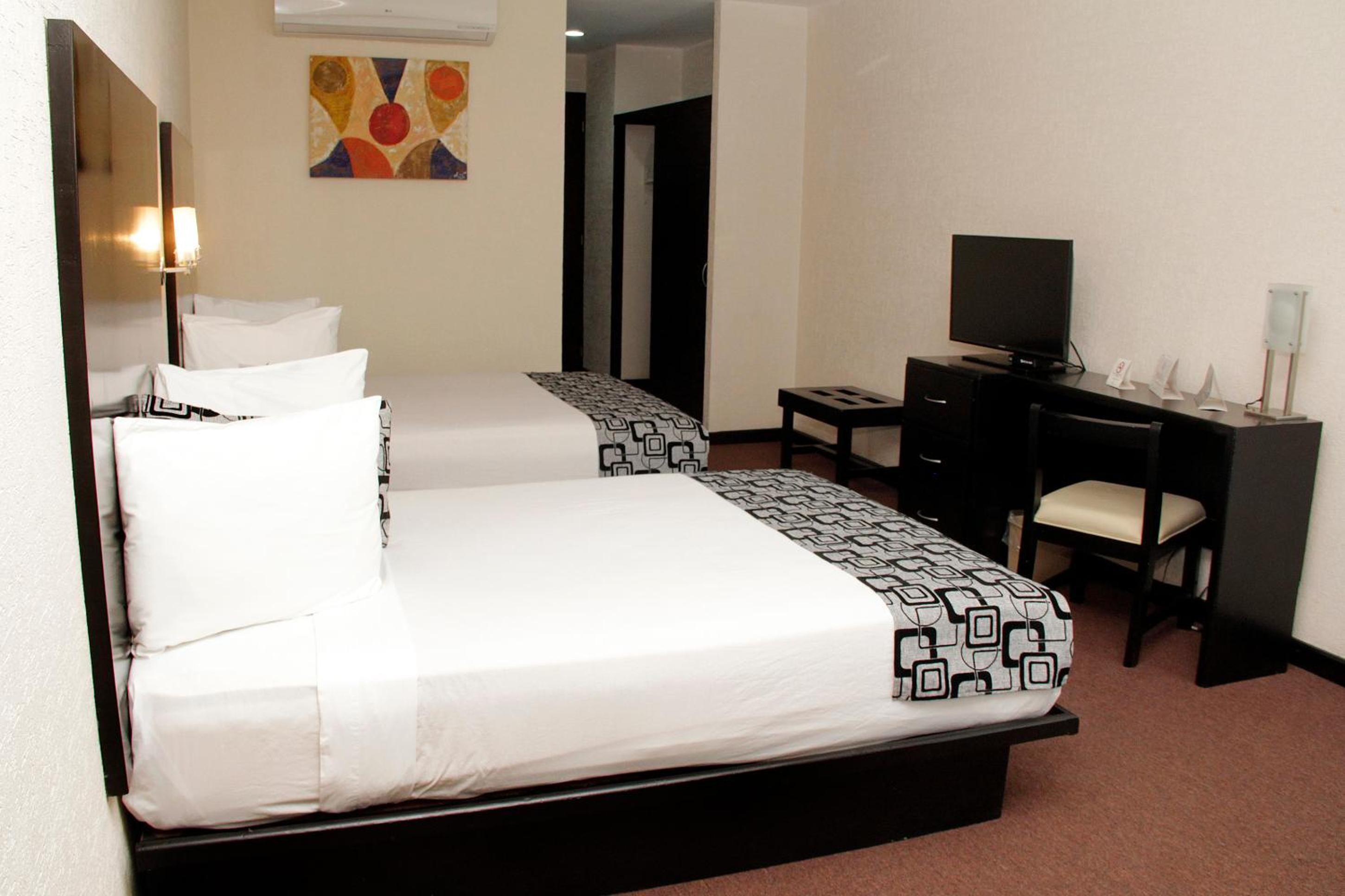 Double Room with Two Double Beds - Non-Smoking - Photo 8