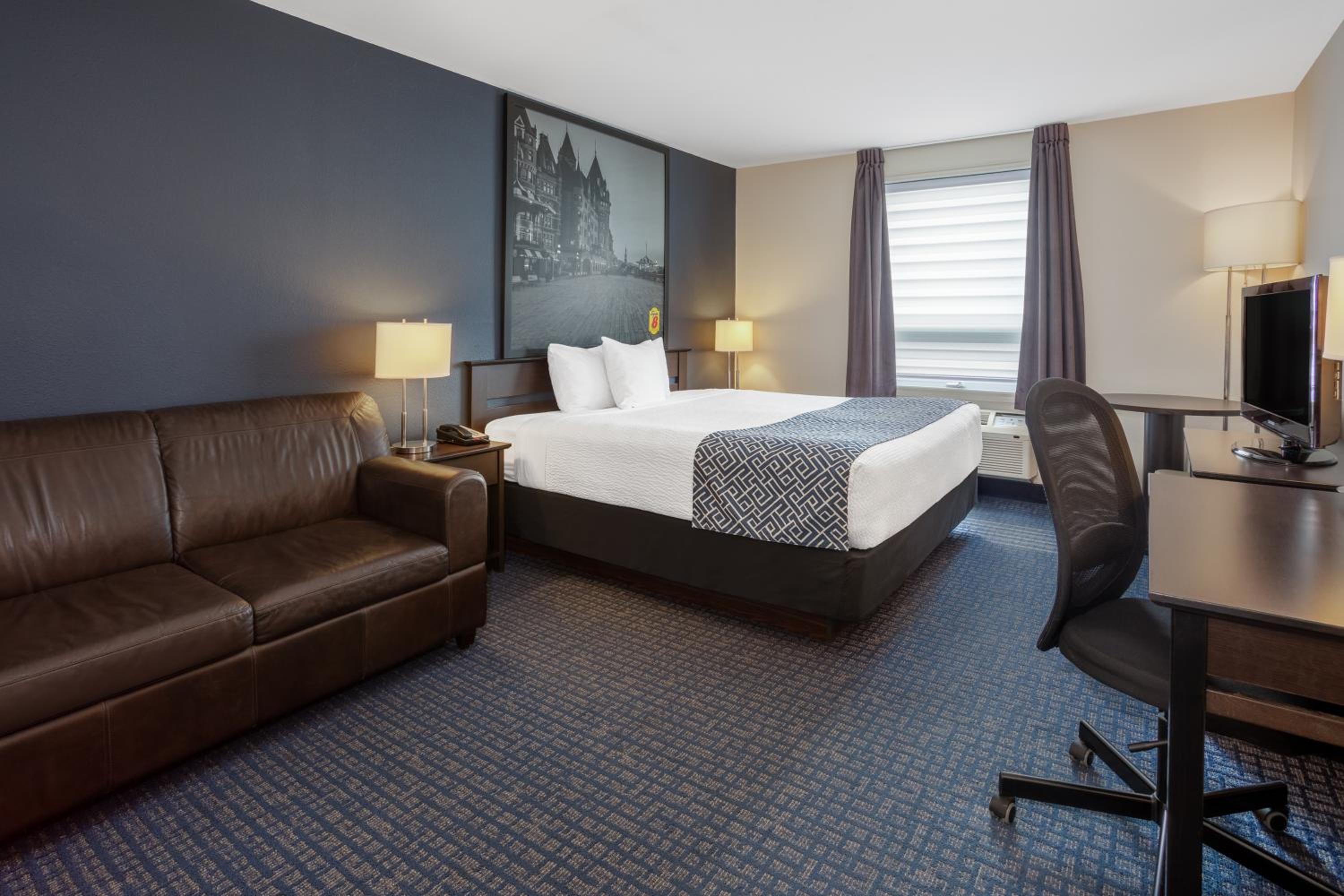Queen Room with Sofa Bed and Mobility Access, Non-Smoking - Photo 3