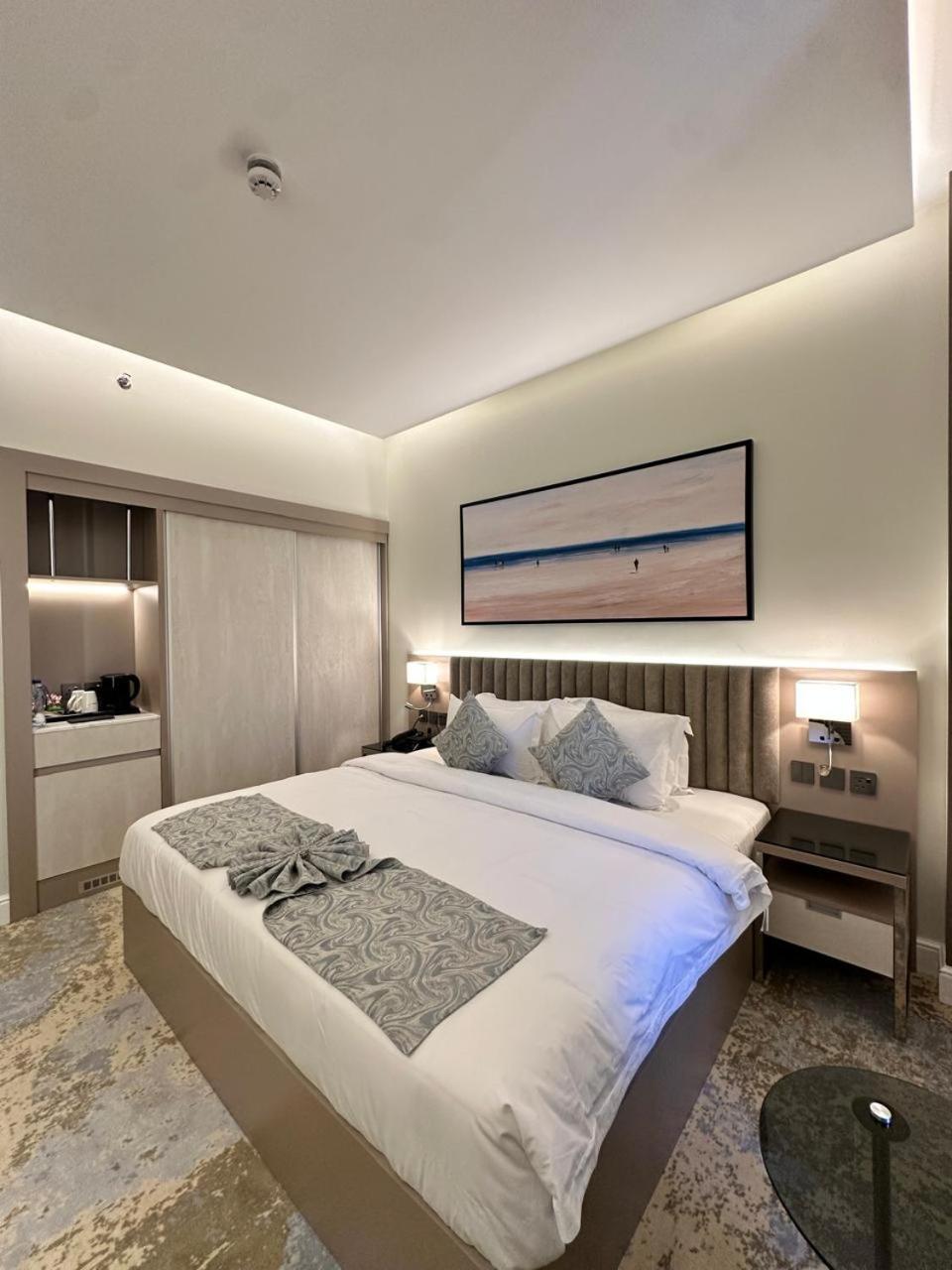 Deluxe Room (1 adult + 1 child)