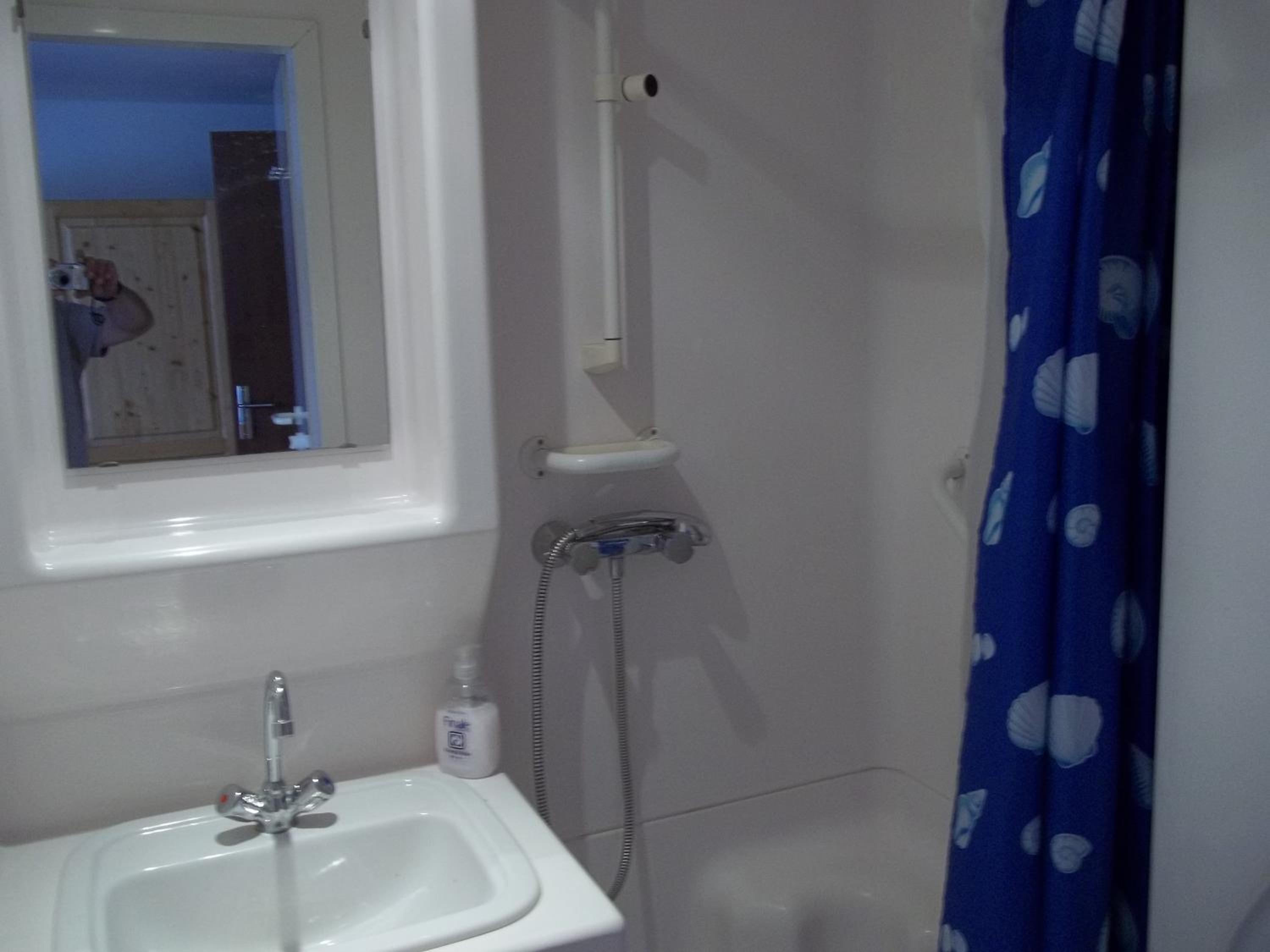 Double or Twin Room with Bathroom - Photo 8