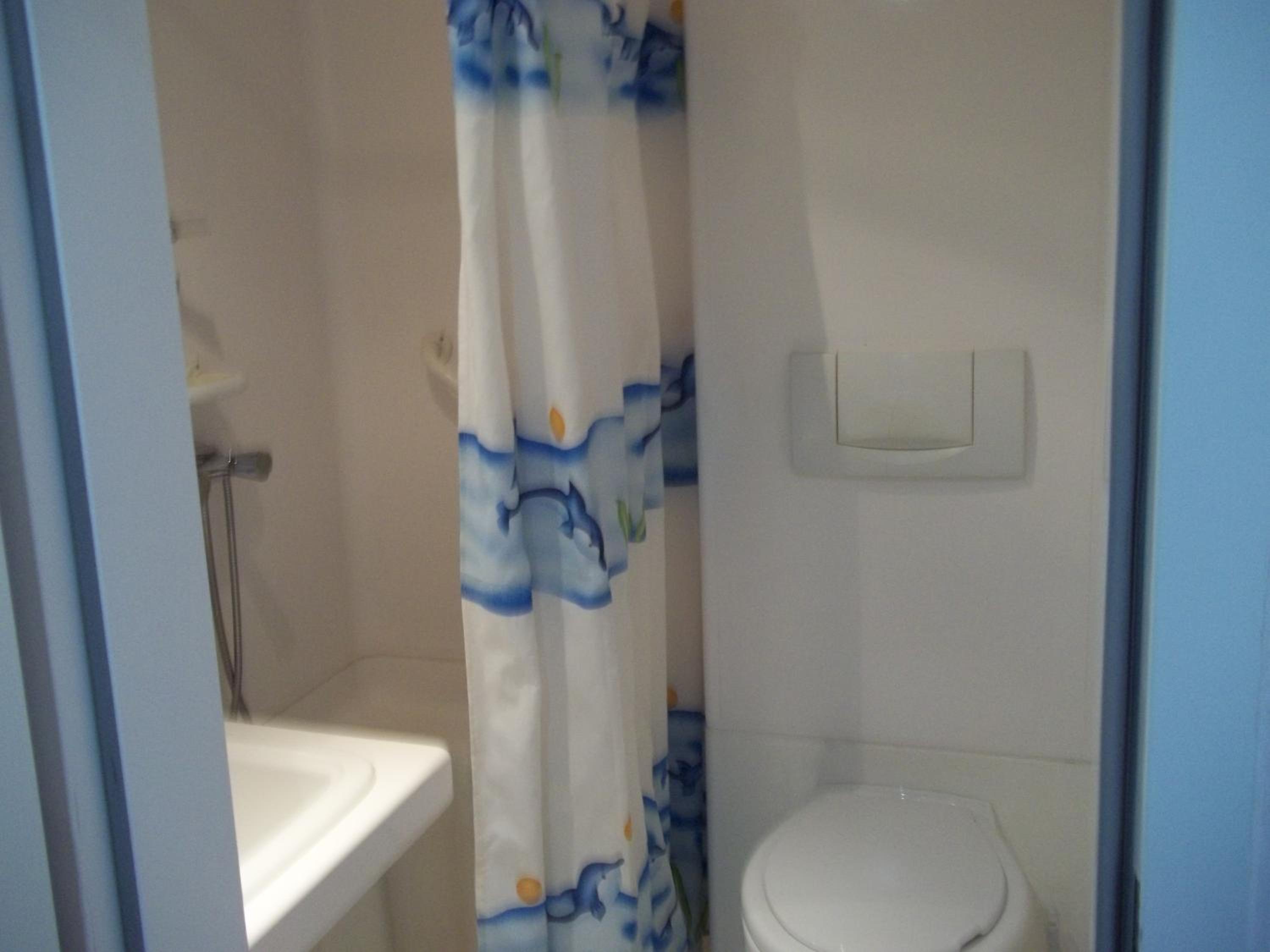 Family Room with Bathroom - Photo 4