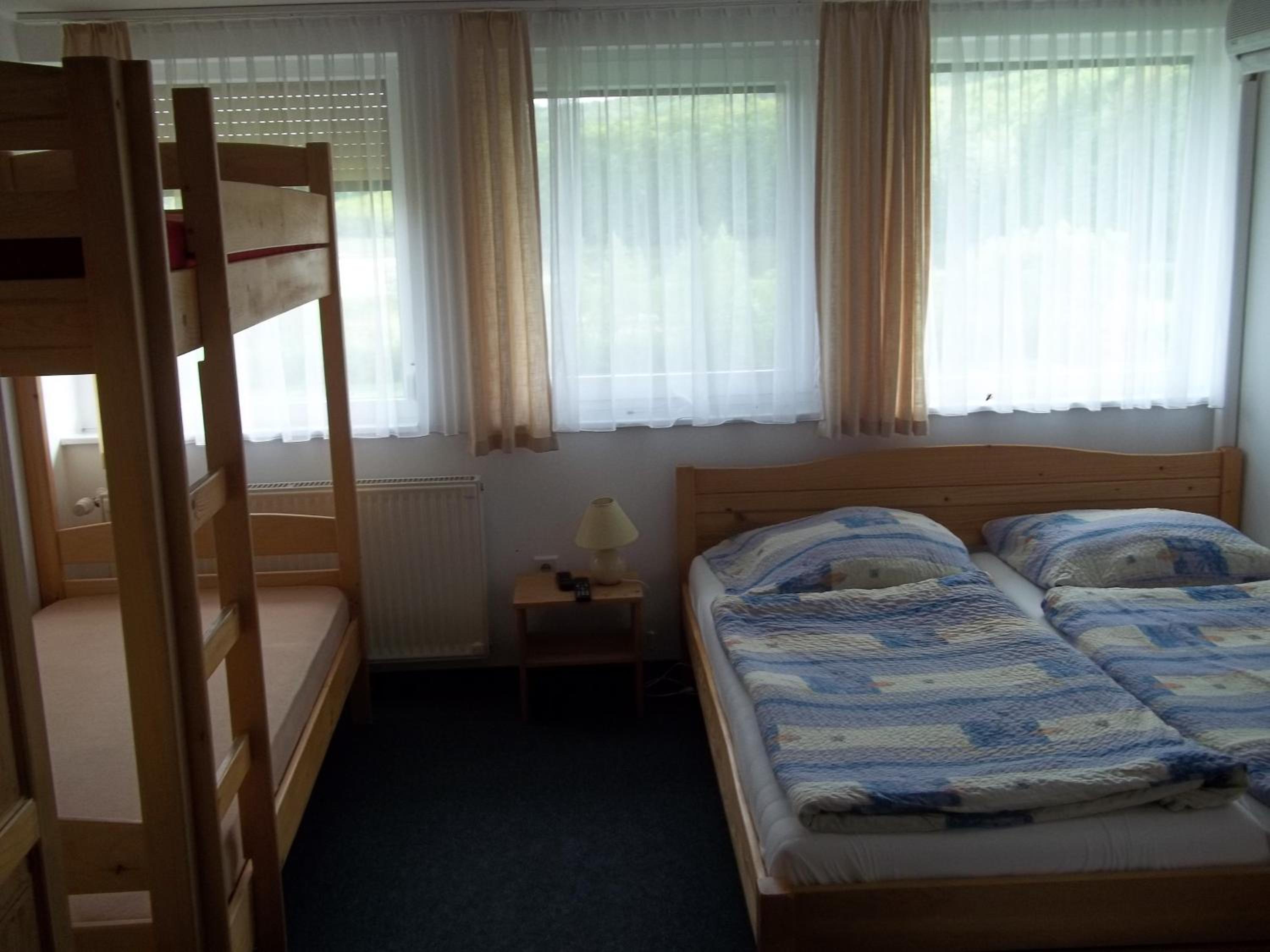 Double or Twin Room with Bathroom - Photo 1