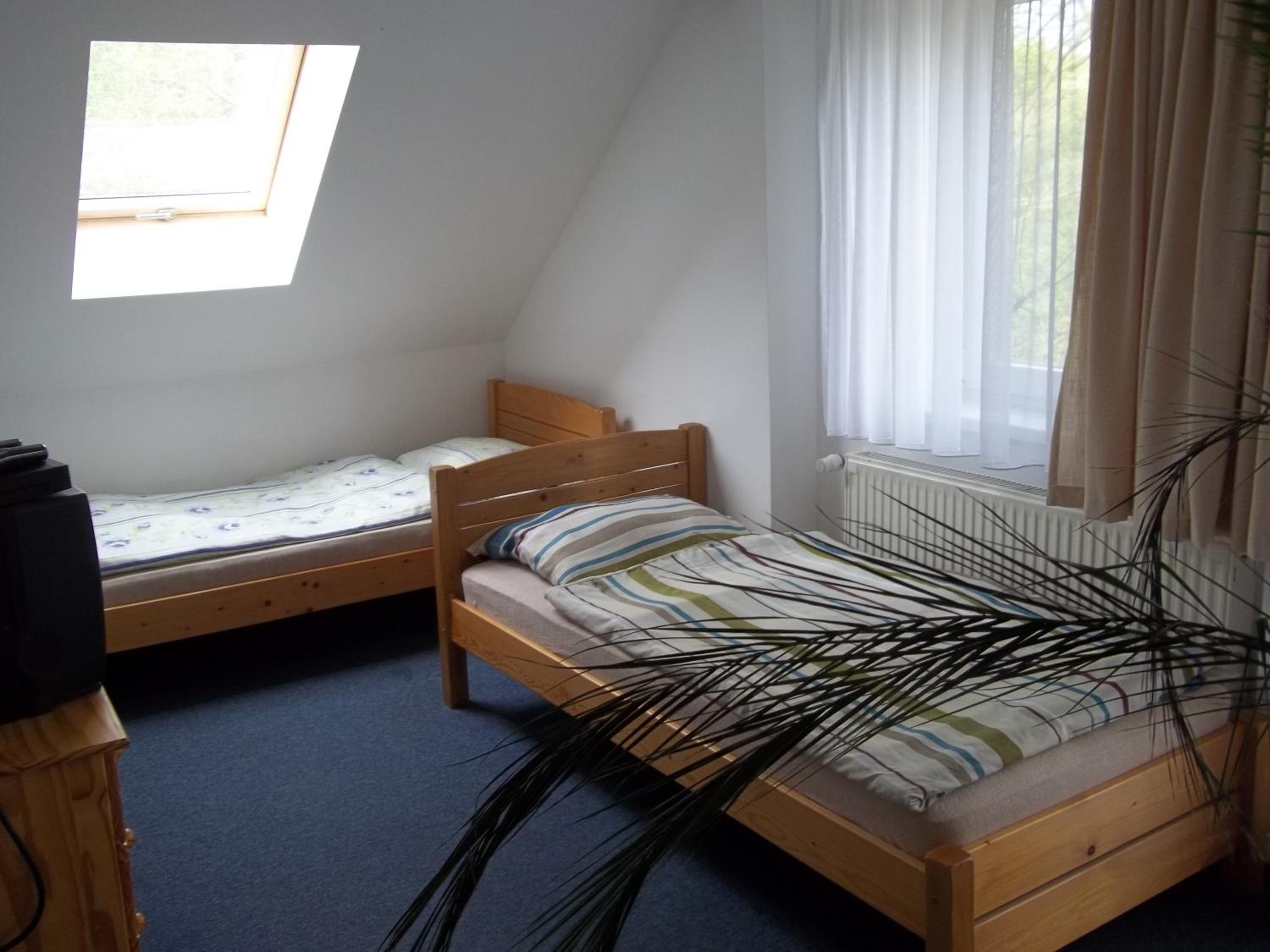 Double or Twin Room with Bathroom - Photo 9