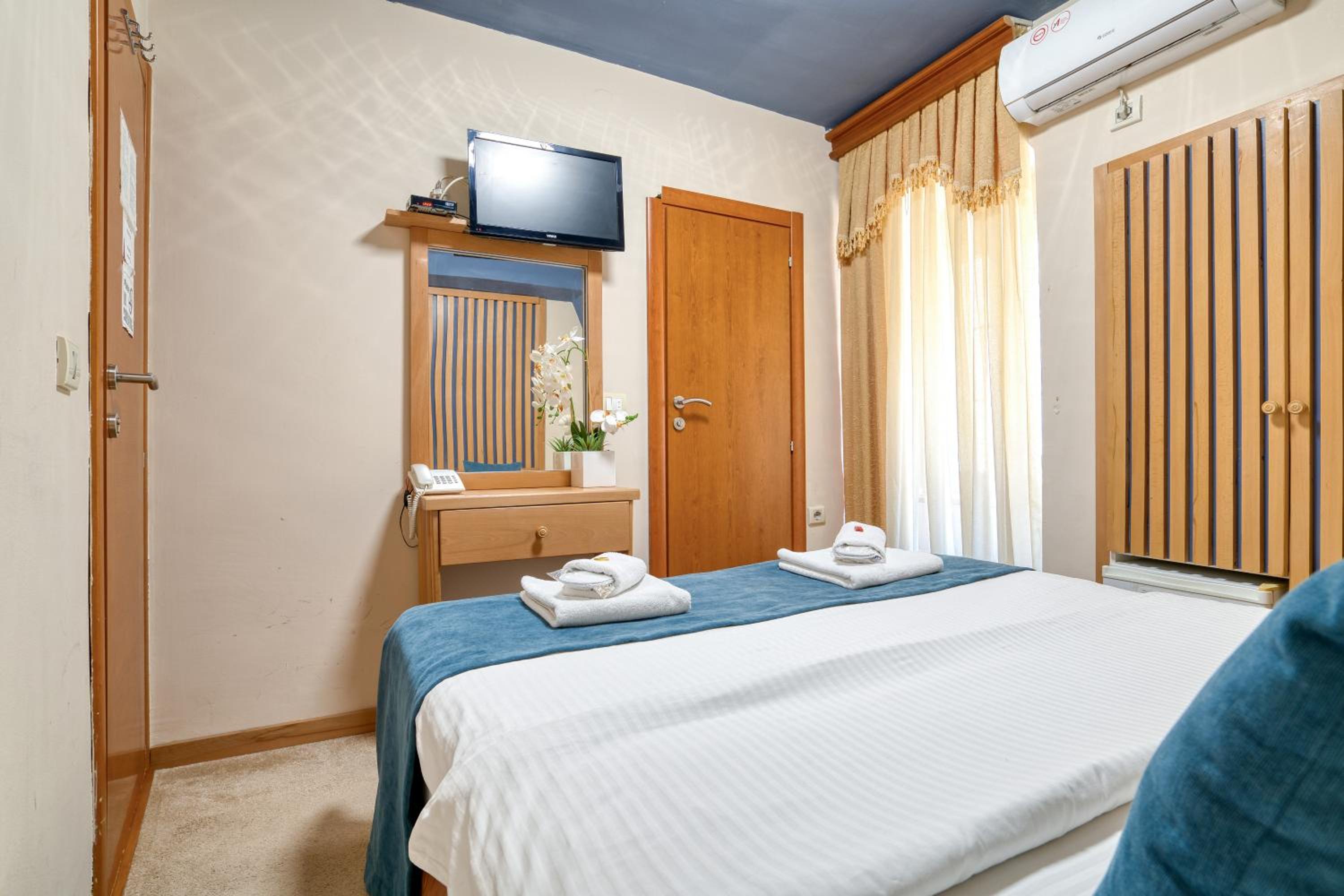 Economy Double Room photo 2
