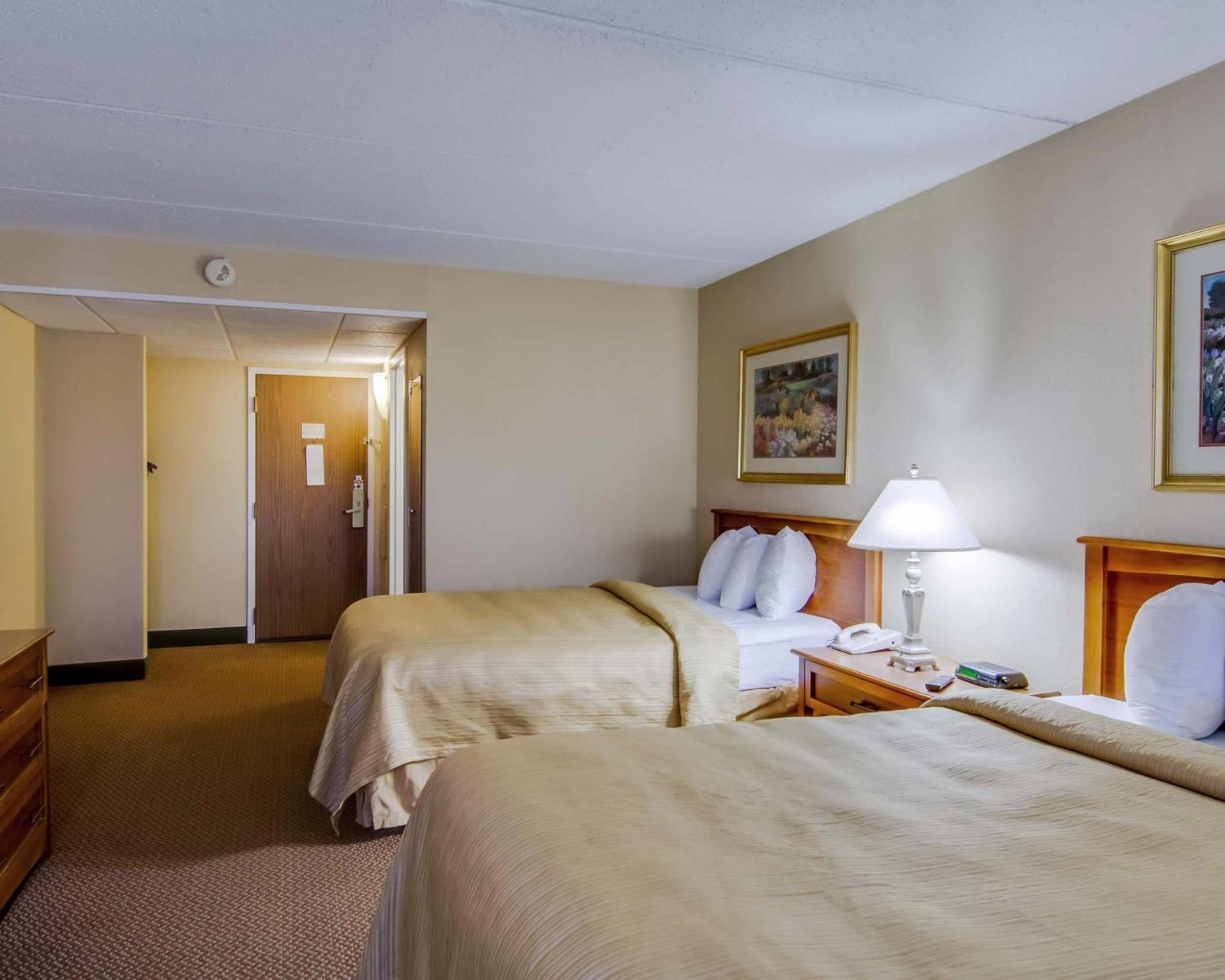 Standard Double Room with Two Double Beds - Non-Smoking - Photo 3