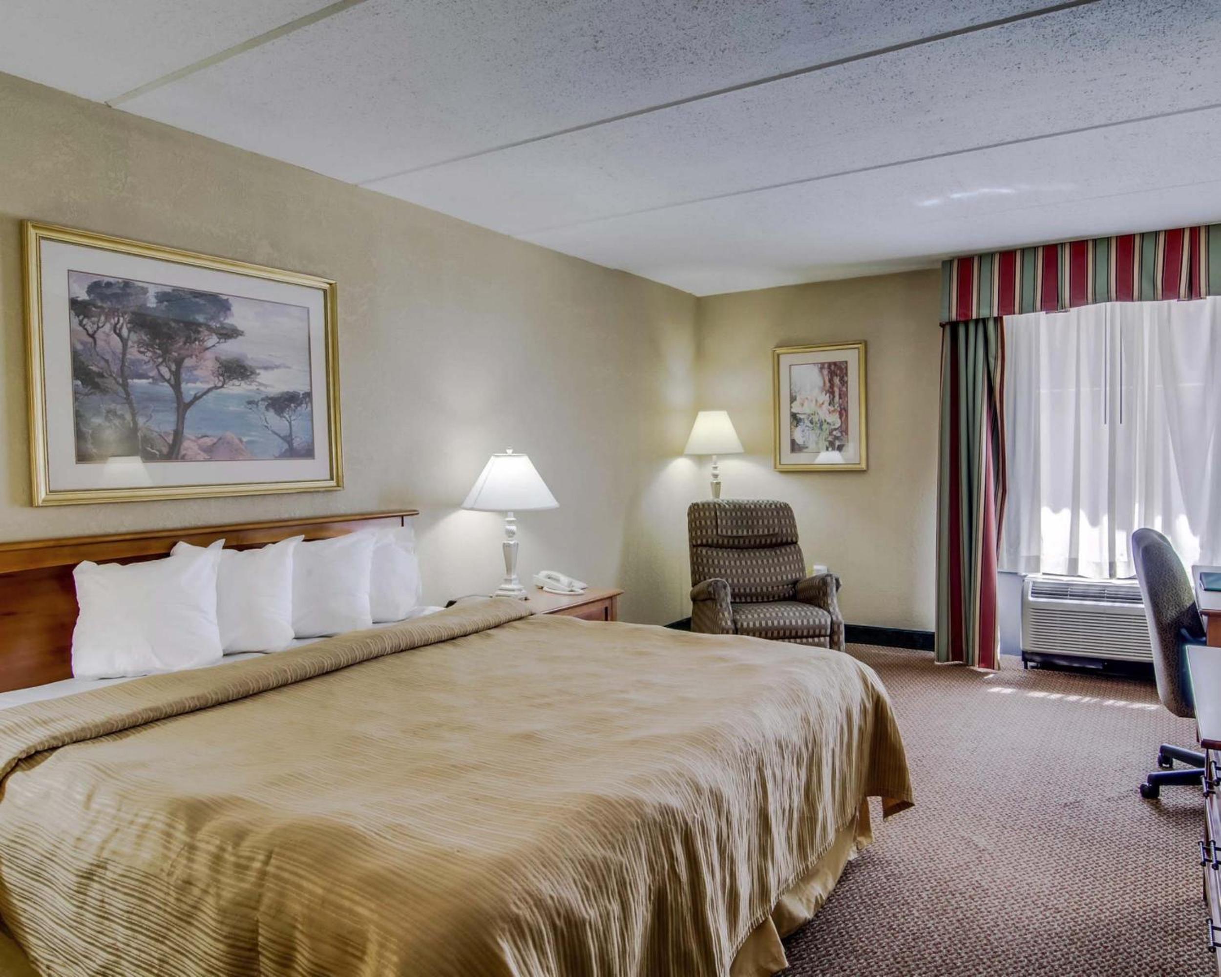 King Room - Non-Smoking - Photo 2