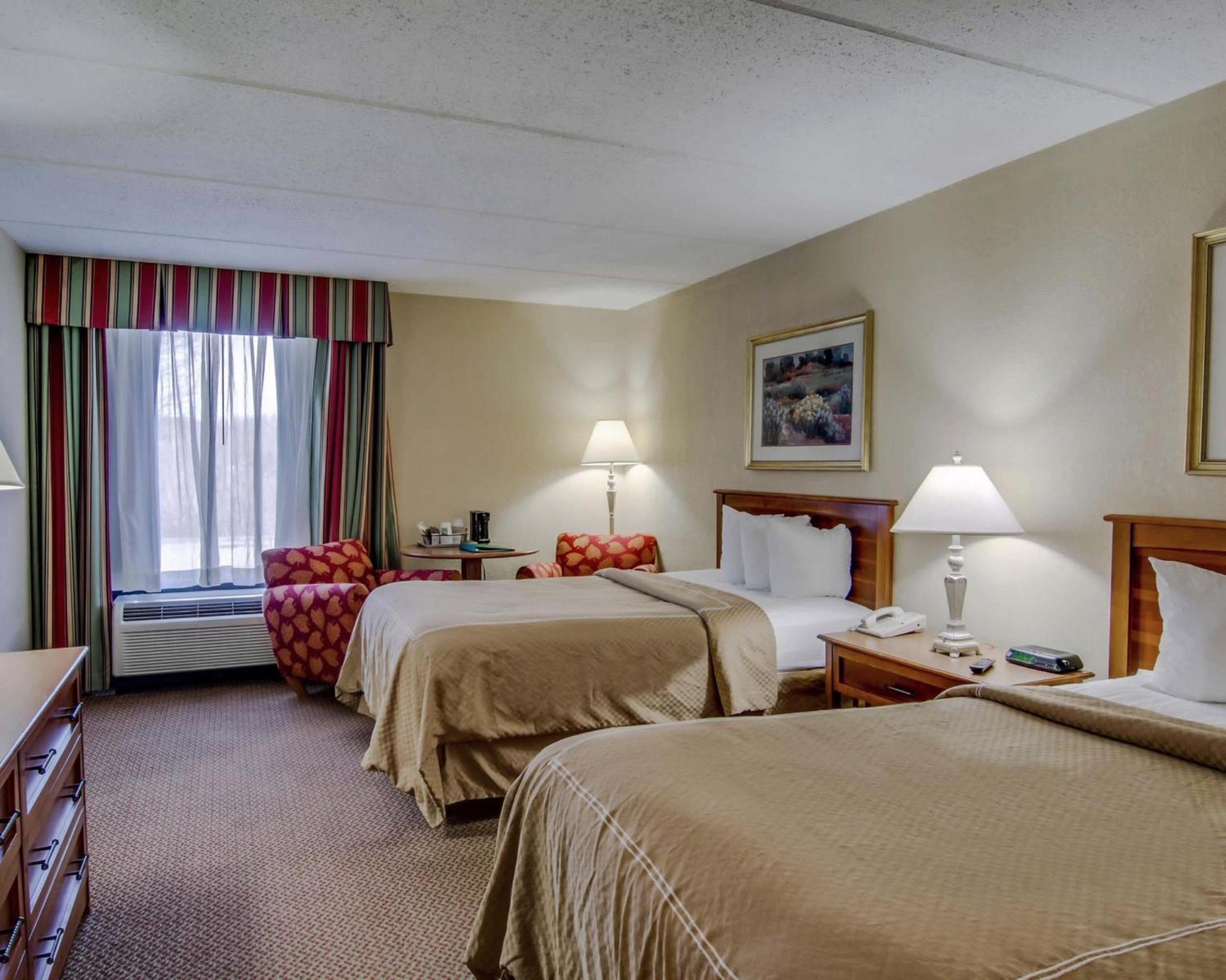 Standard Double Room with Two Double Beds - Non-Smoking - Photo 5