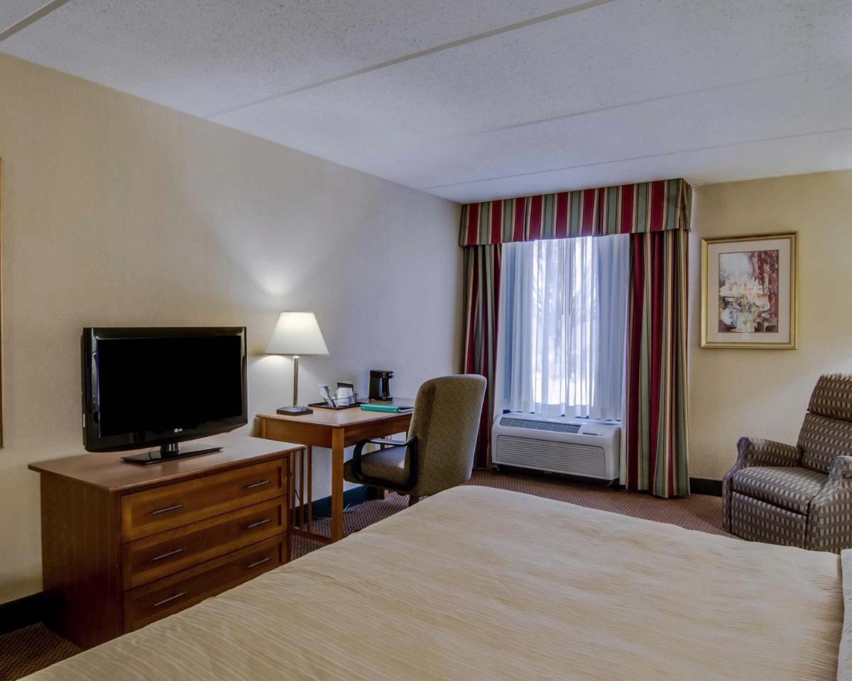 King Room - Non-Smoking - Photo 3