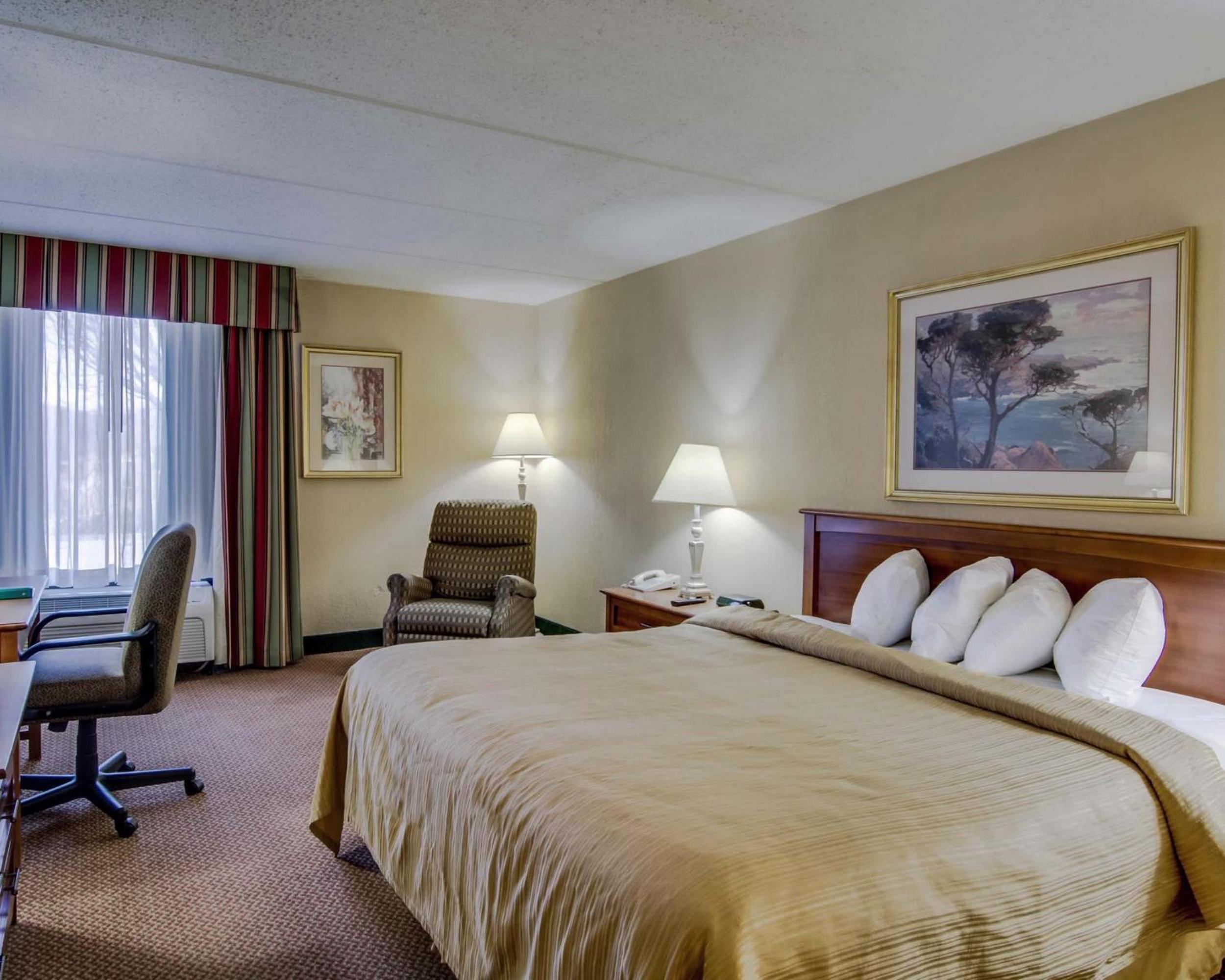 King Room - Non-Smoking - Photo 1