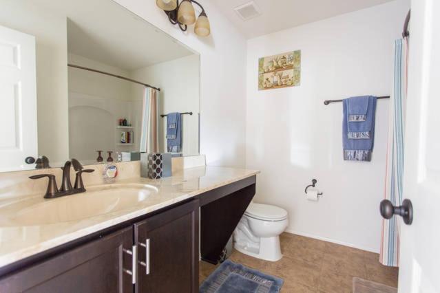 Three-Bedroom House photo 3