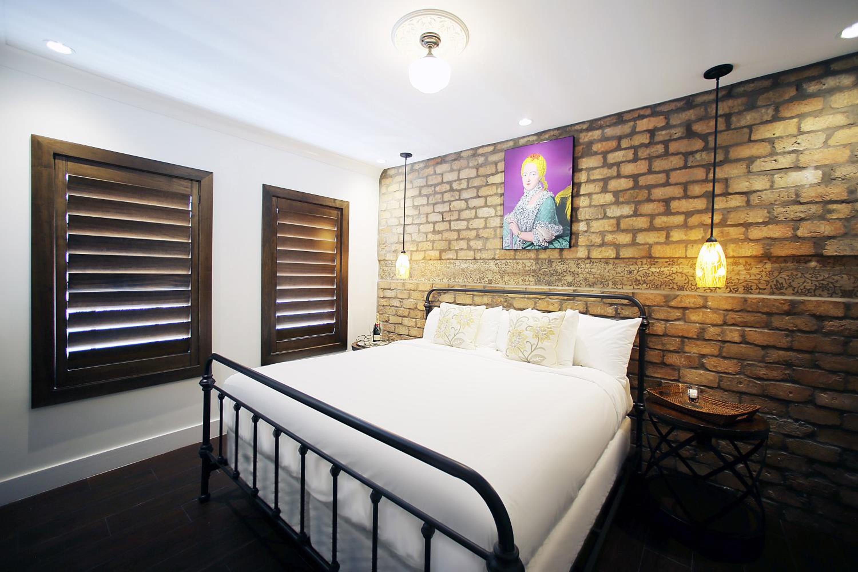 Classic King Room - Photo 32