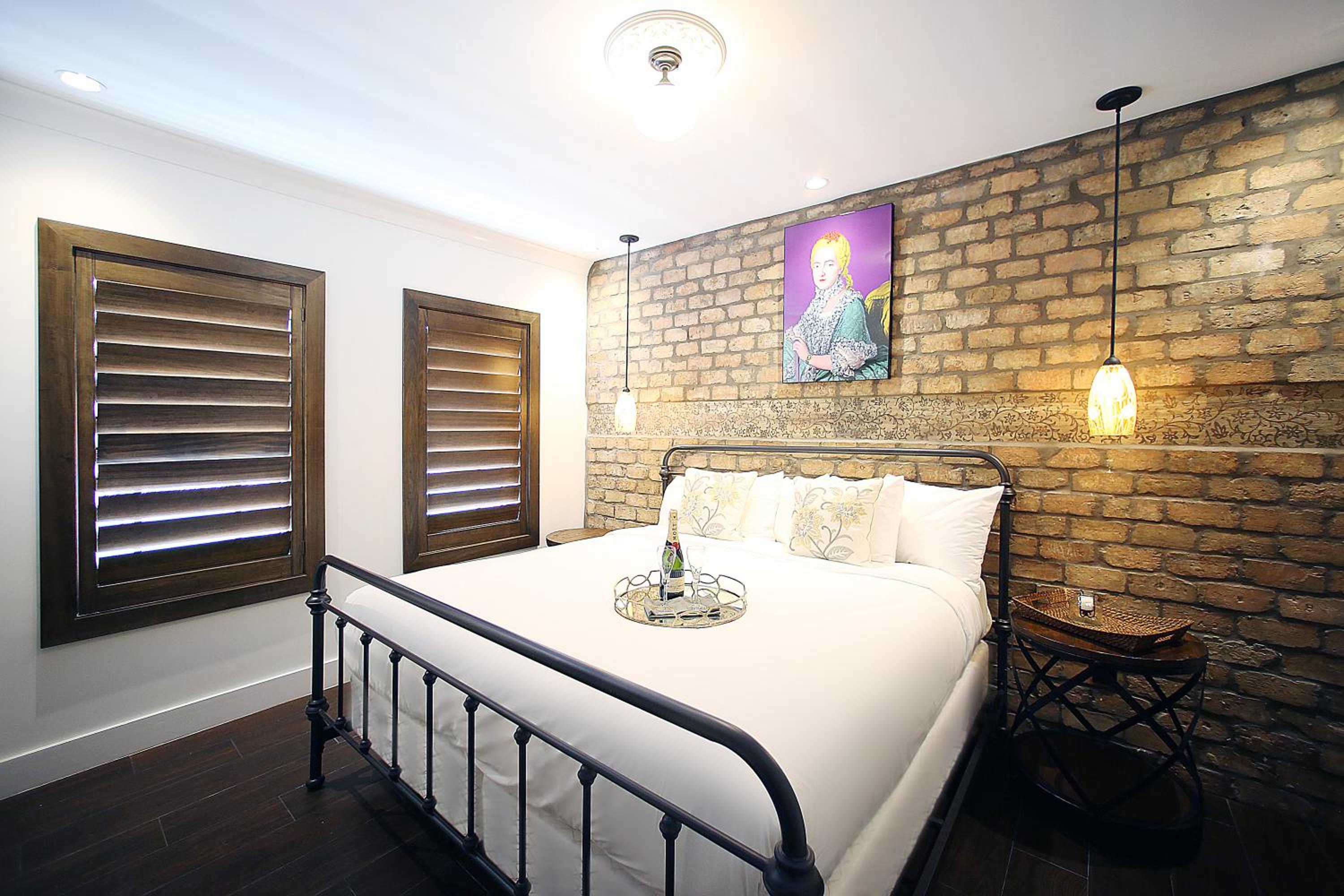 Classic King Room - Photo 27
