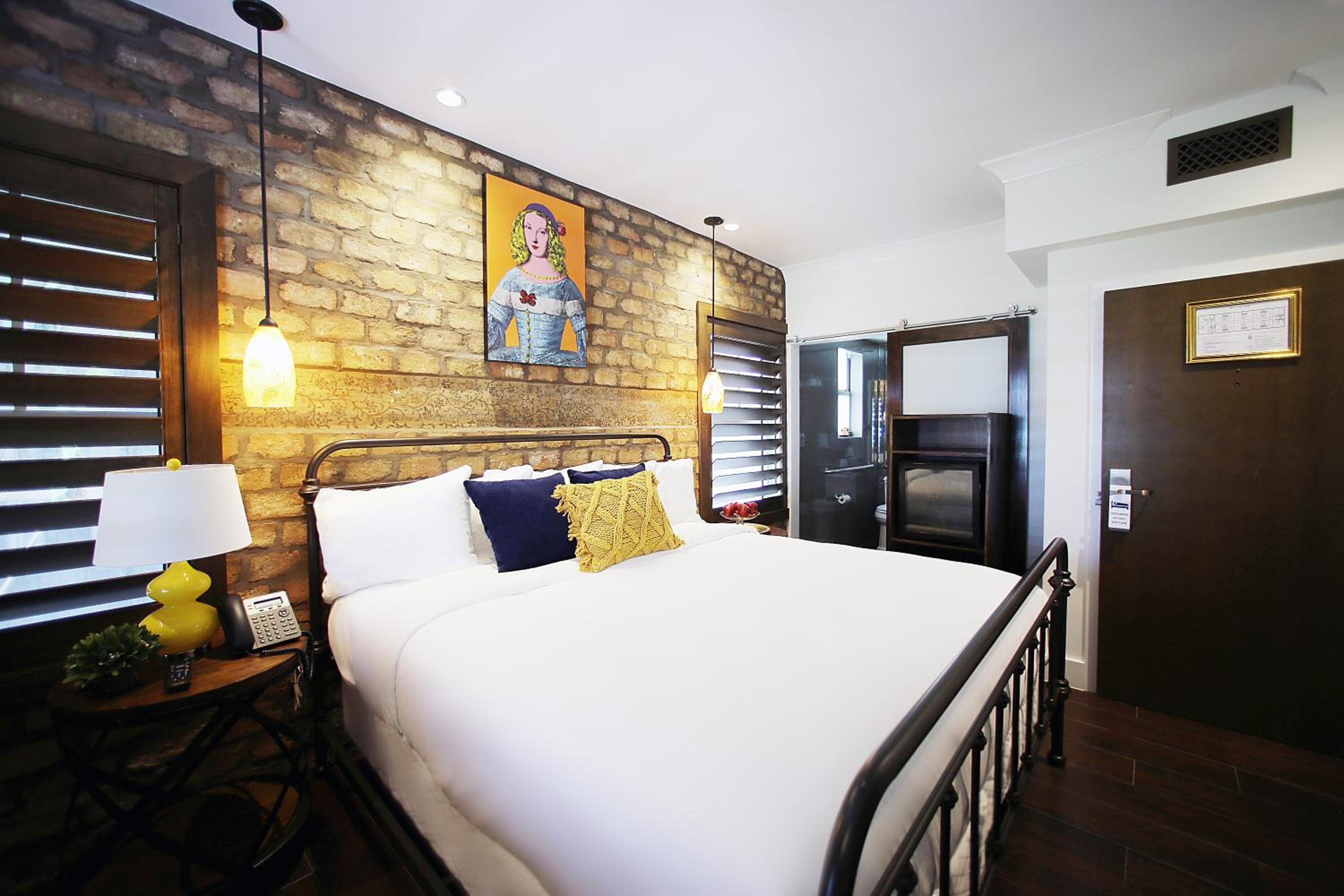 Deluxe King Room with Ocean View - Photo 12