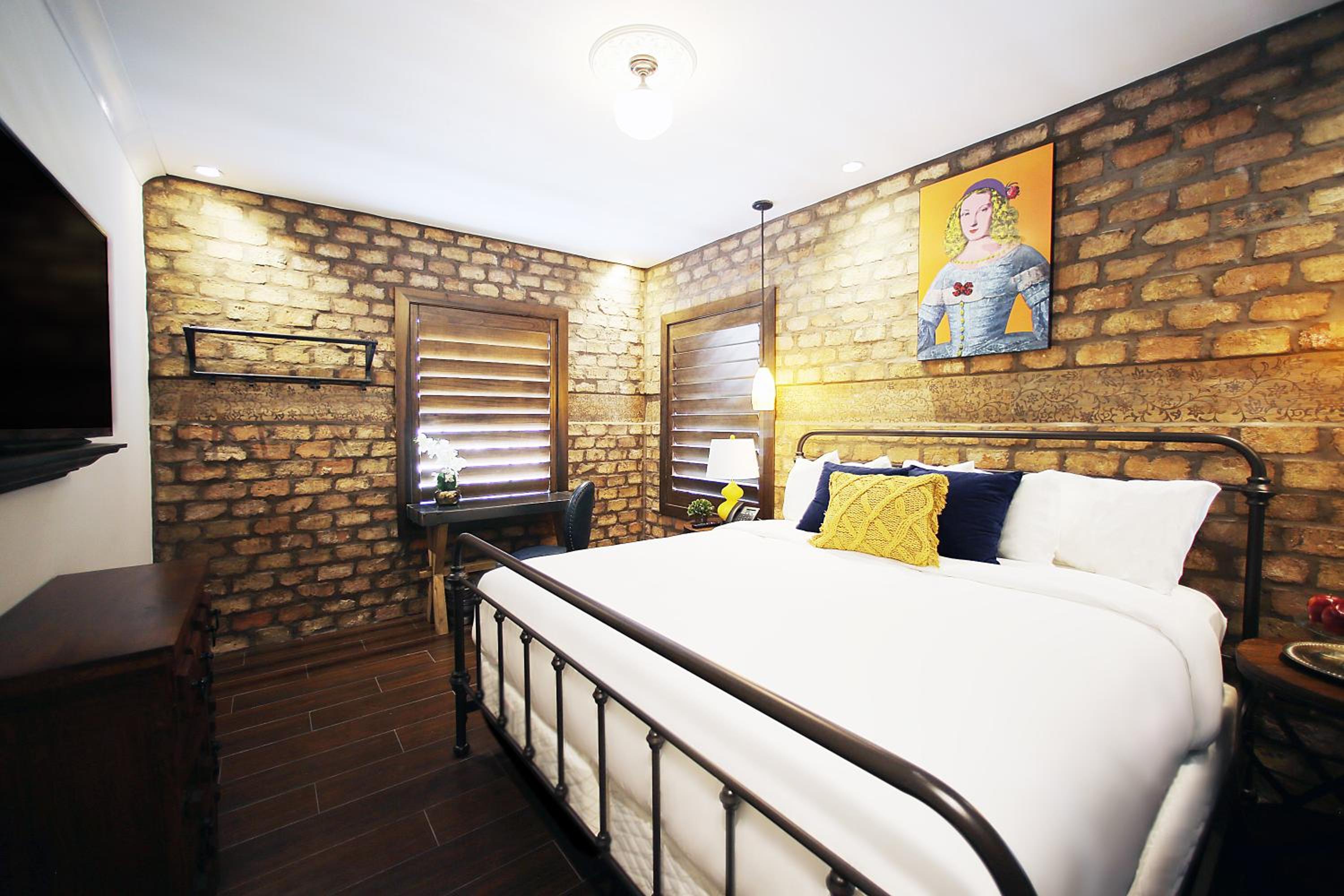 Deluxe King Room with Ocean View - Photo 10