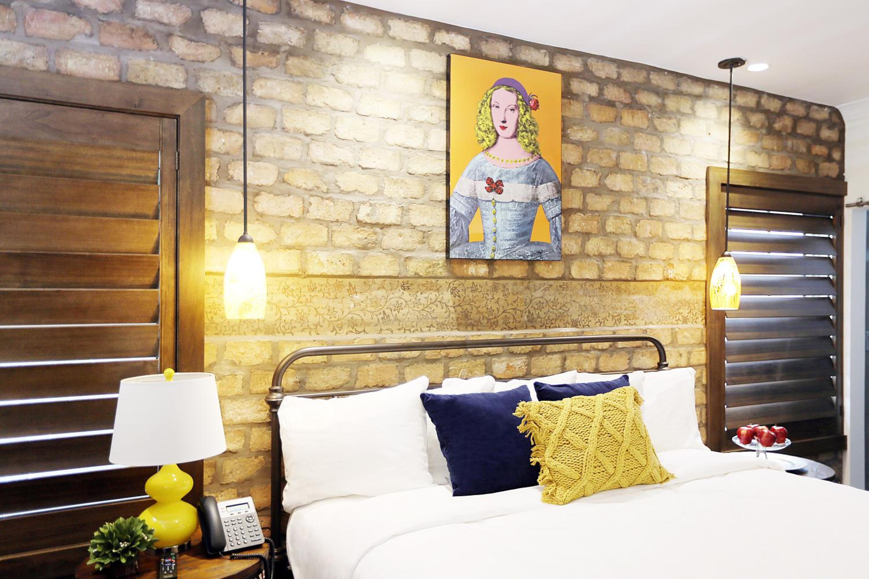 Deluxe King Room with Ocean View - Photo 11