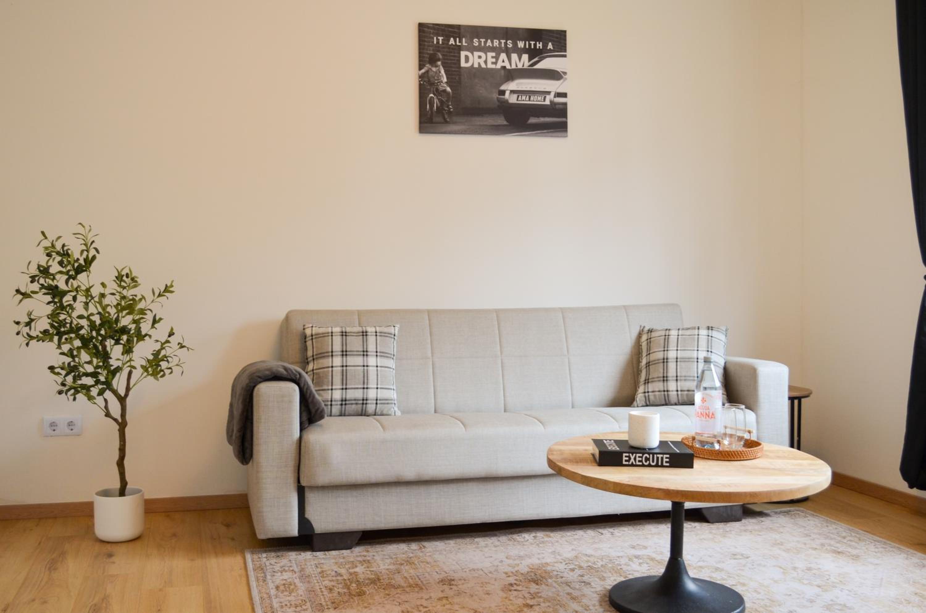 One-Bedroom Apartment photo 3