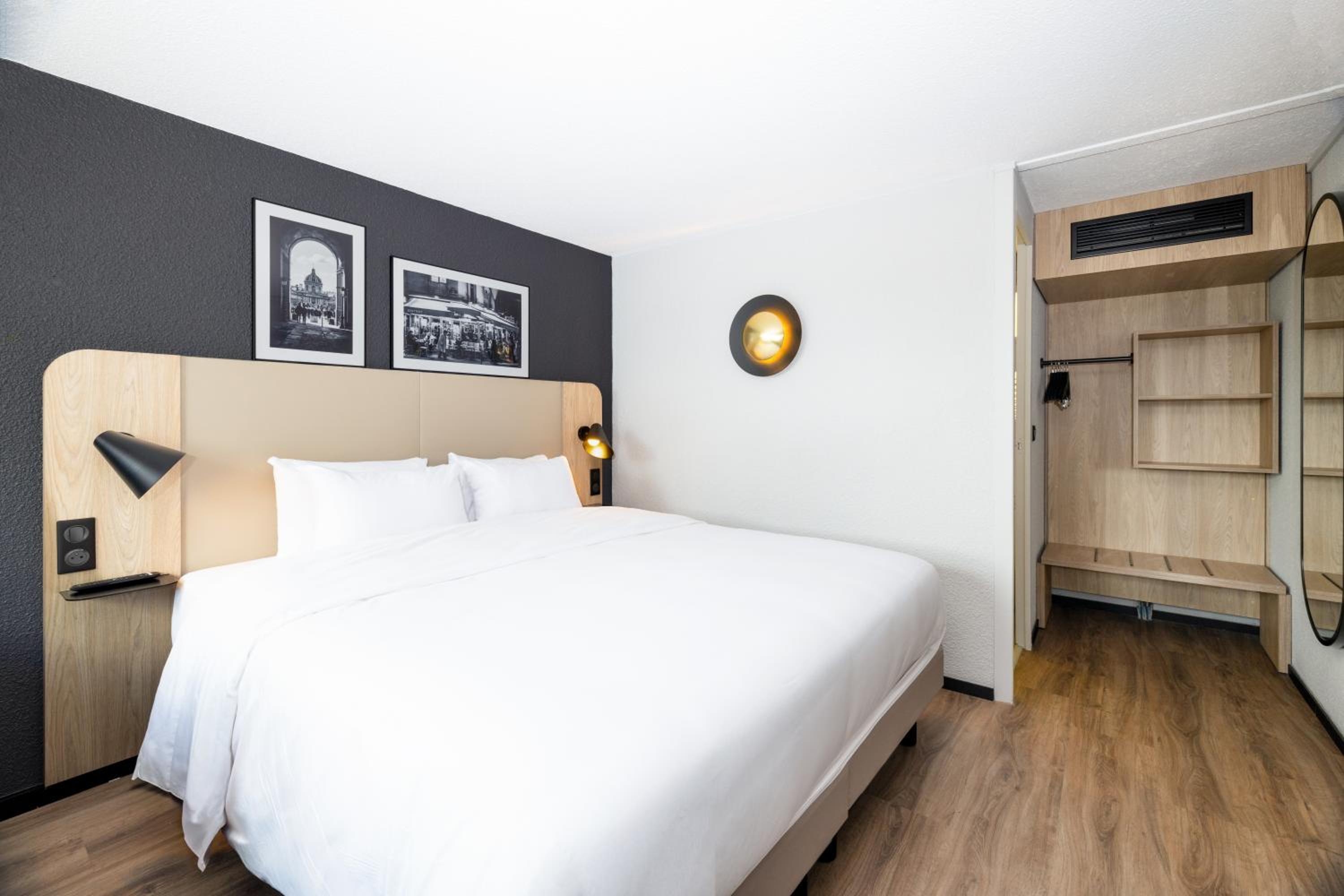 Superior Room - 1 King Bed - Photo 1