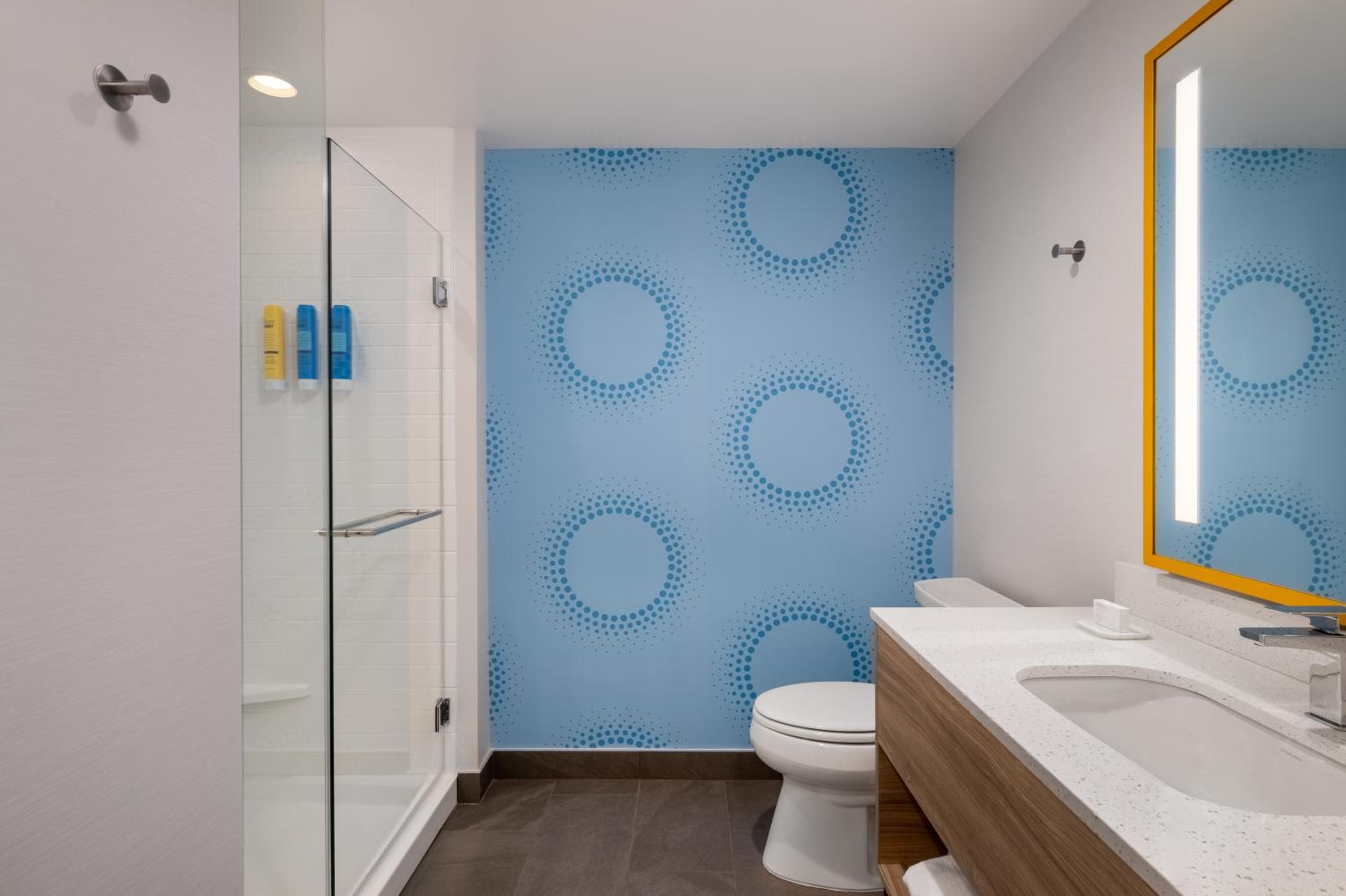 King Room with Walk-In Shower - Photo 4
