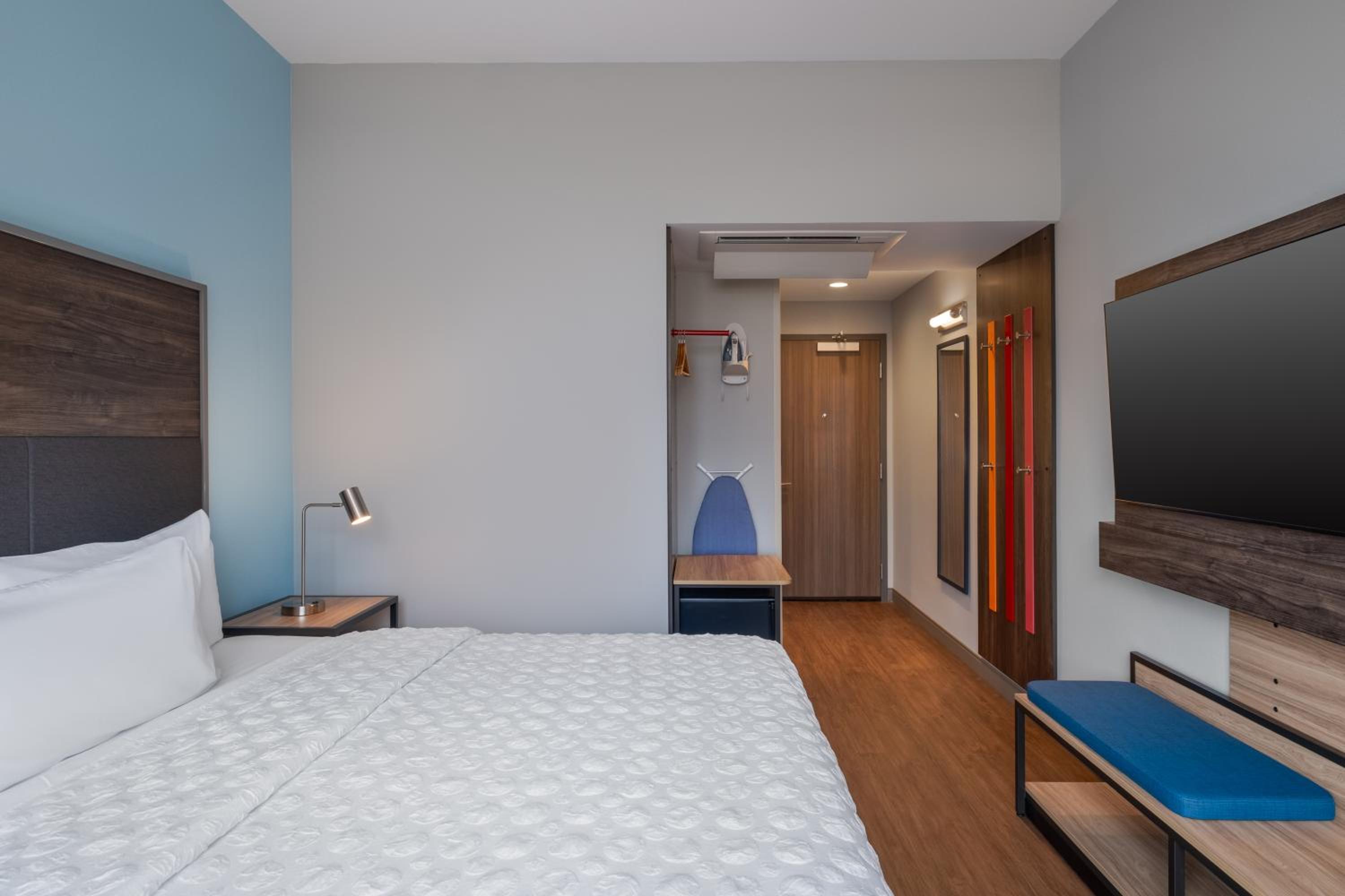 King Room with Bath Tub - Mobility Access - Photo 1