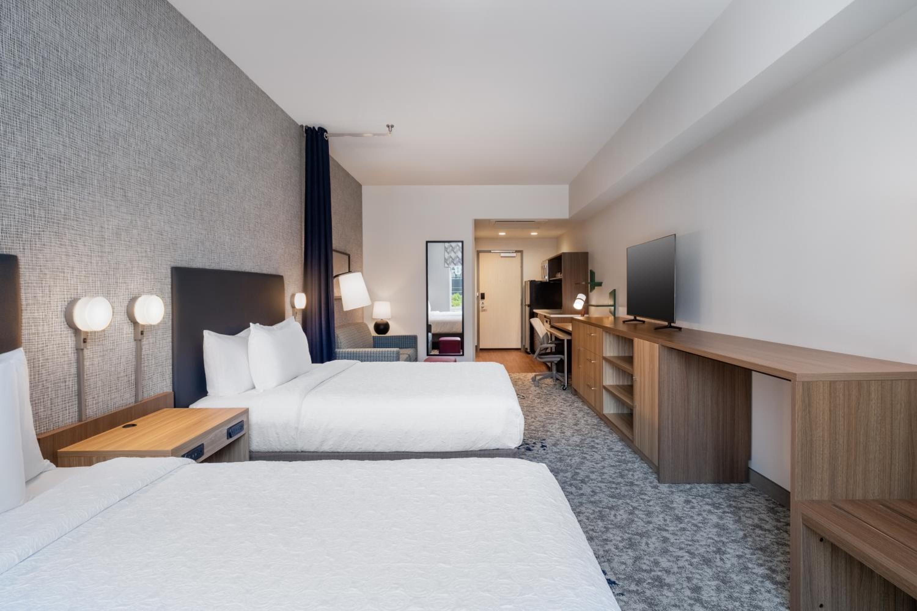 Studio Suite with Two Queen Beds - Photo 4
