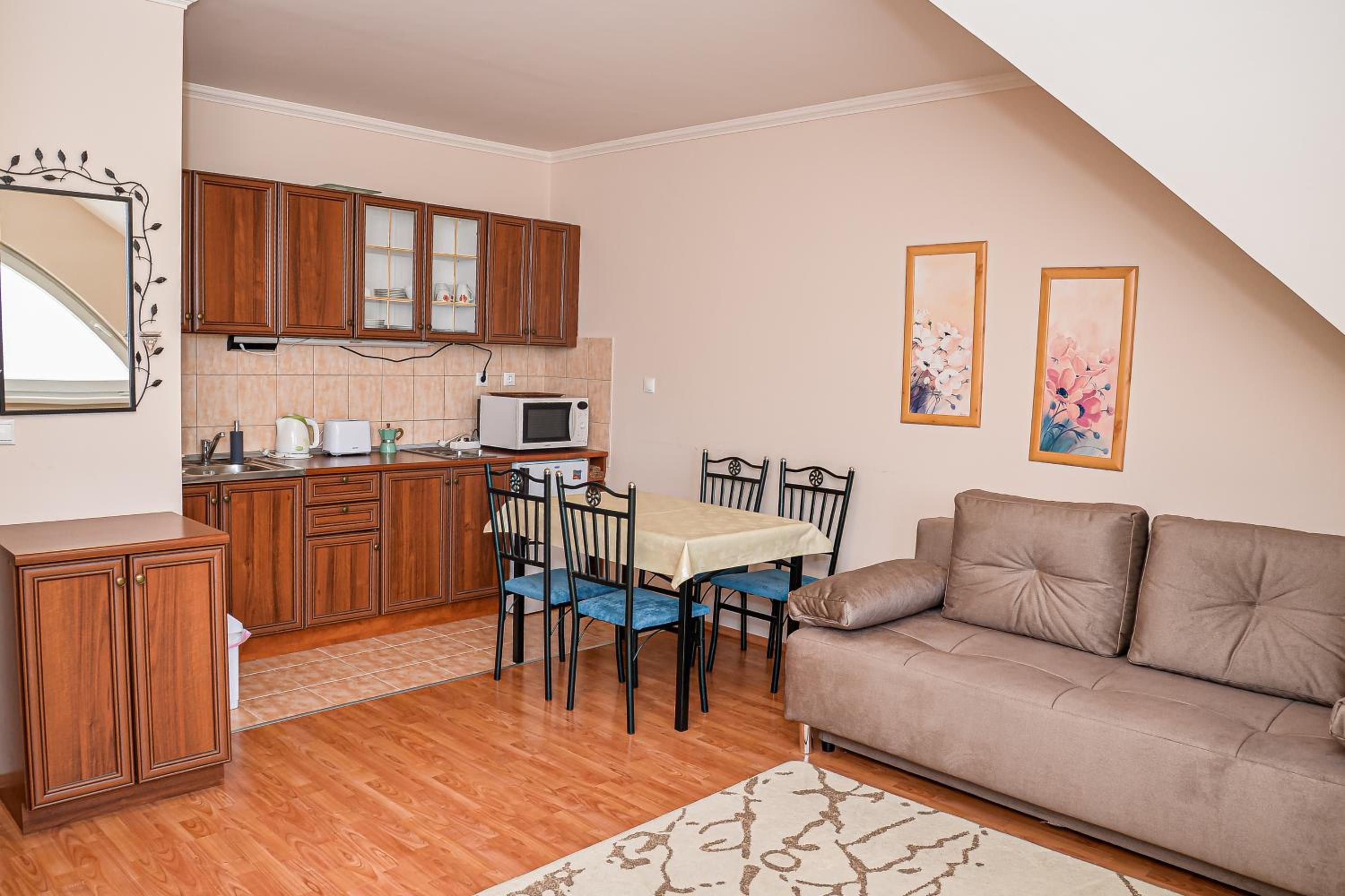 One-Bedroom Apartment with Balcony photo 2