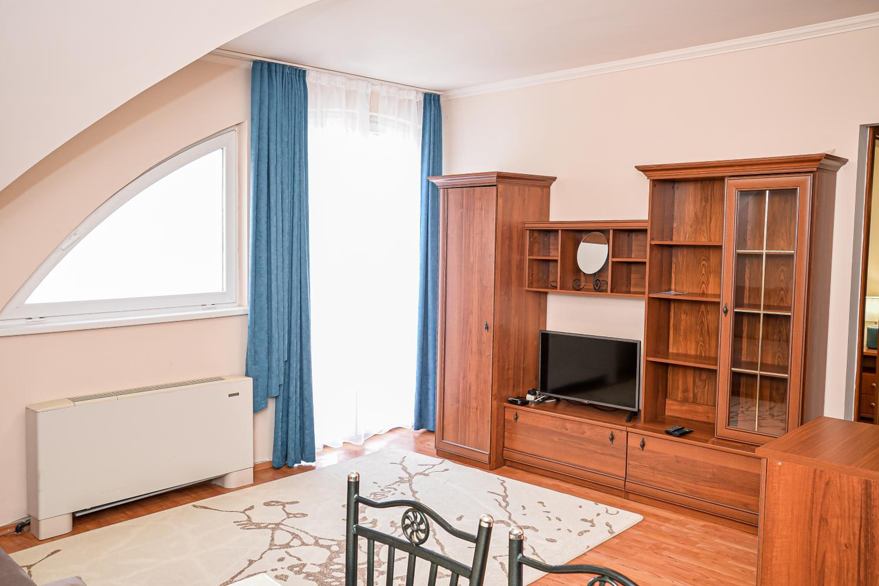 One-Bedroom Apartment with Balcony photo 3