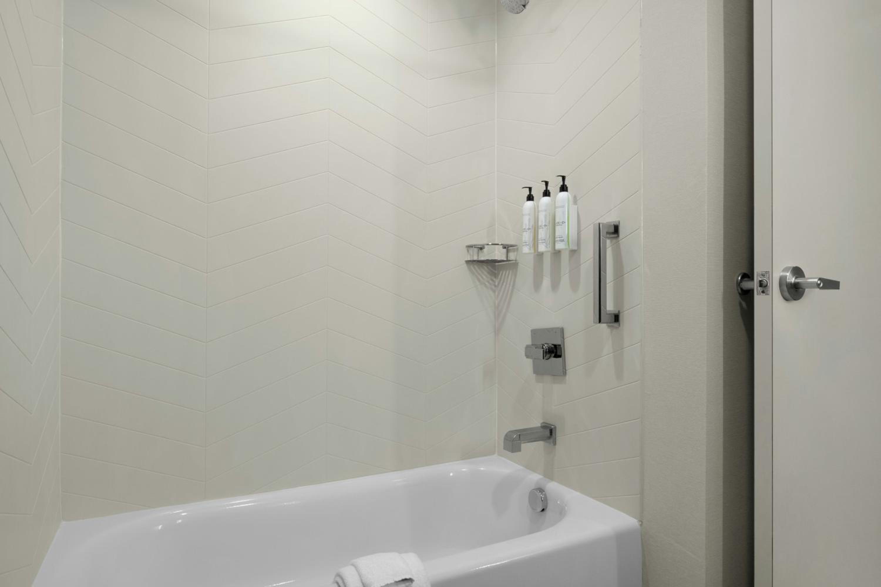 Standard King Room - Photo 4