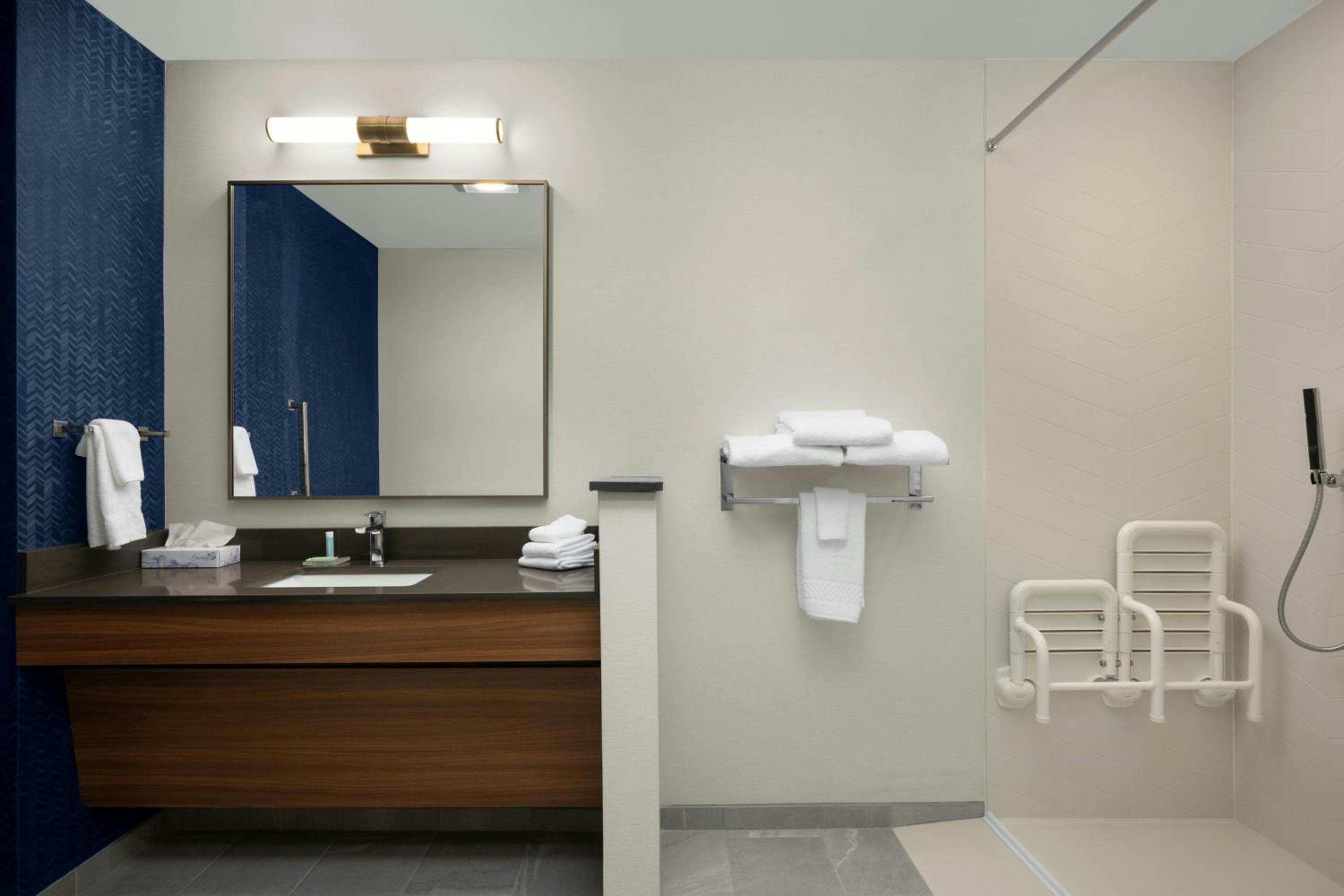 Standard King Room - Photo 3