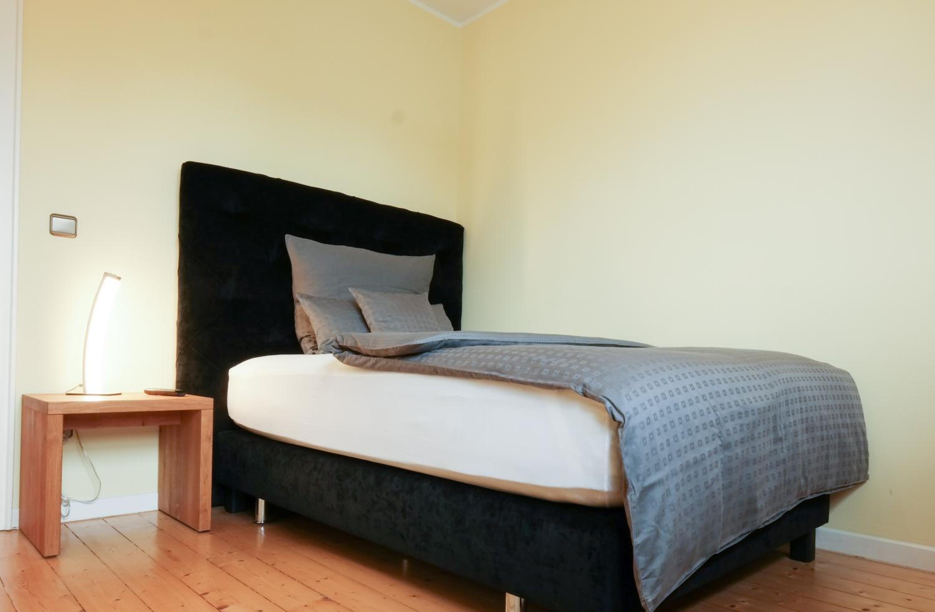 Single Room with Private Bathroom photo 2