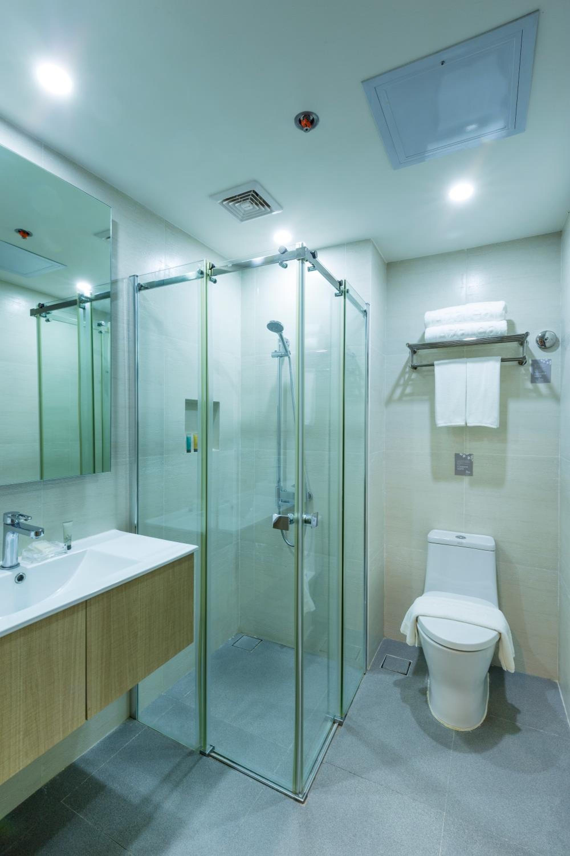 One-Bedroom Suite with Kitchen - Photo 4