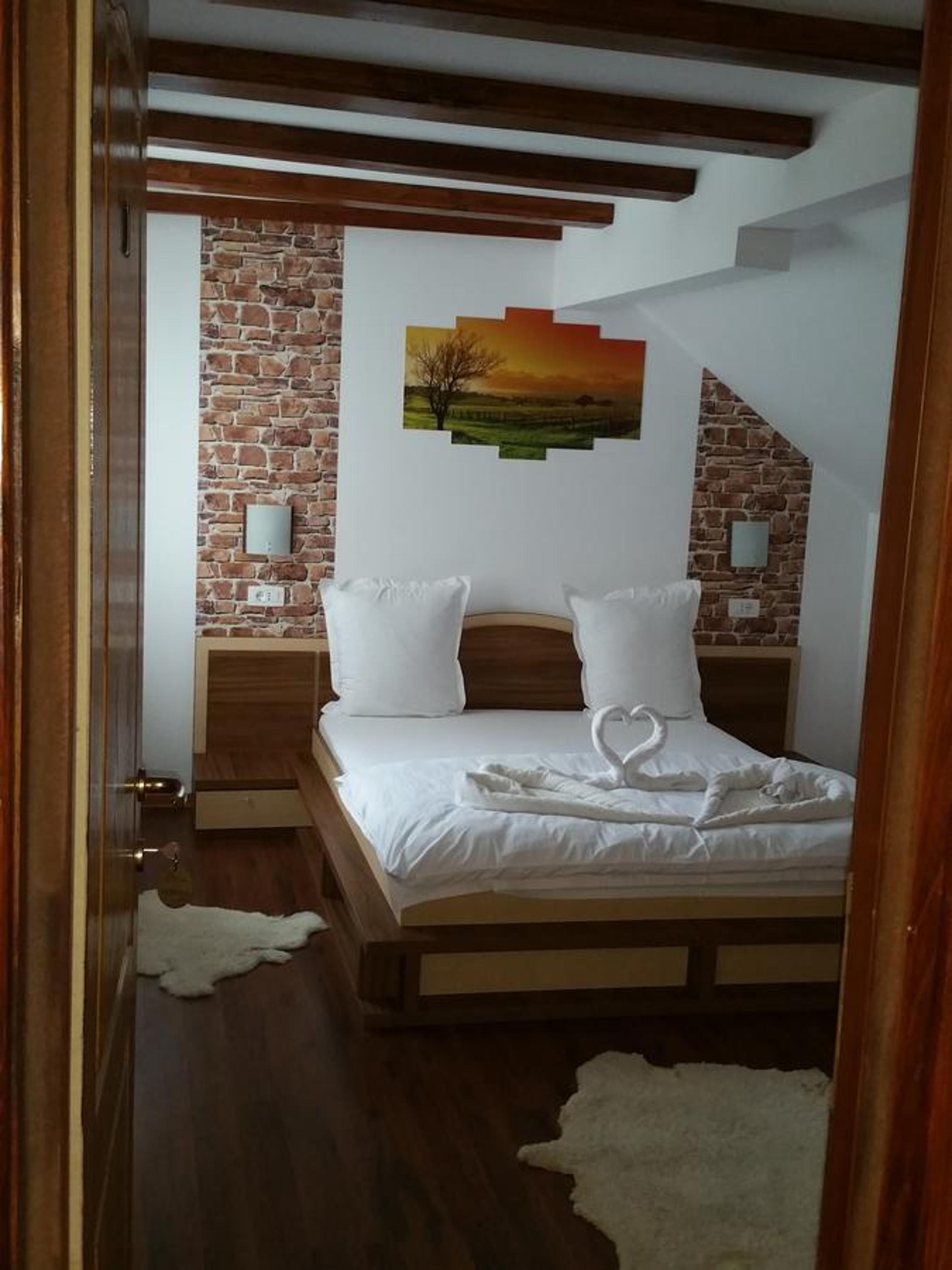 Double Room with Private Bathroom - Photo 3
