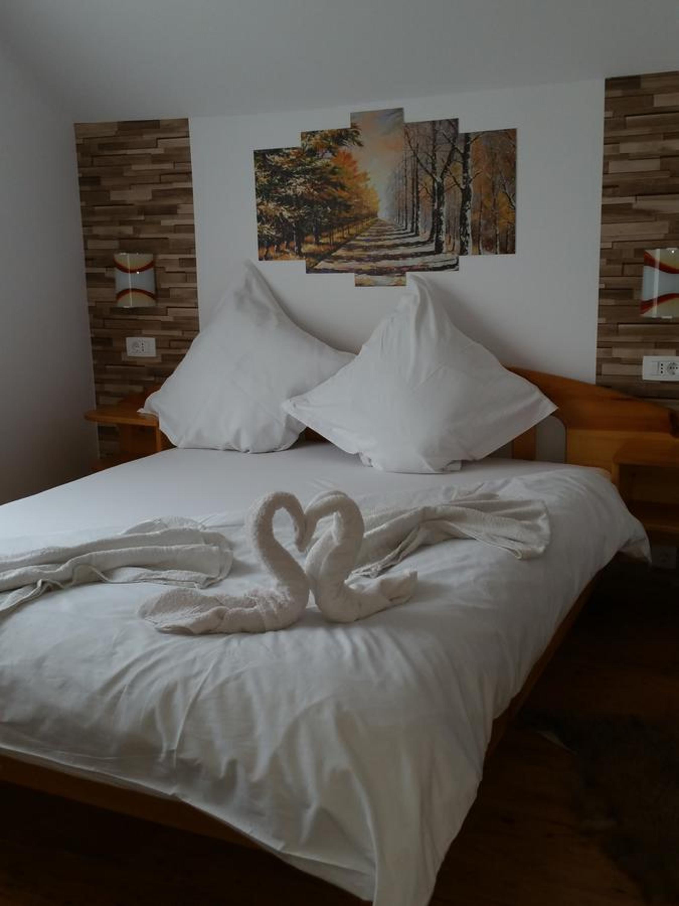 Double Room with Private Bathroom - Photo 8