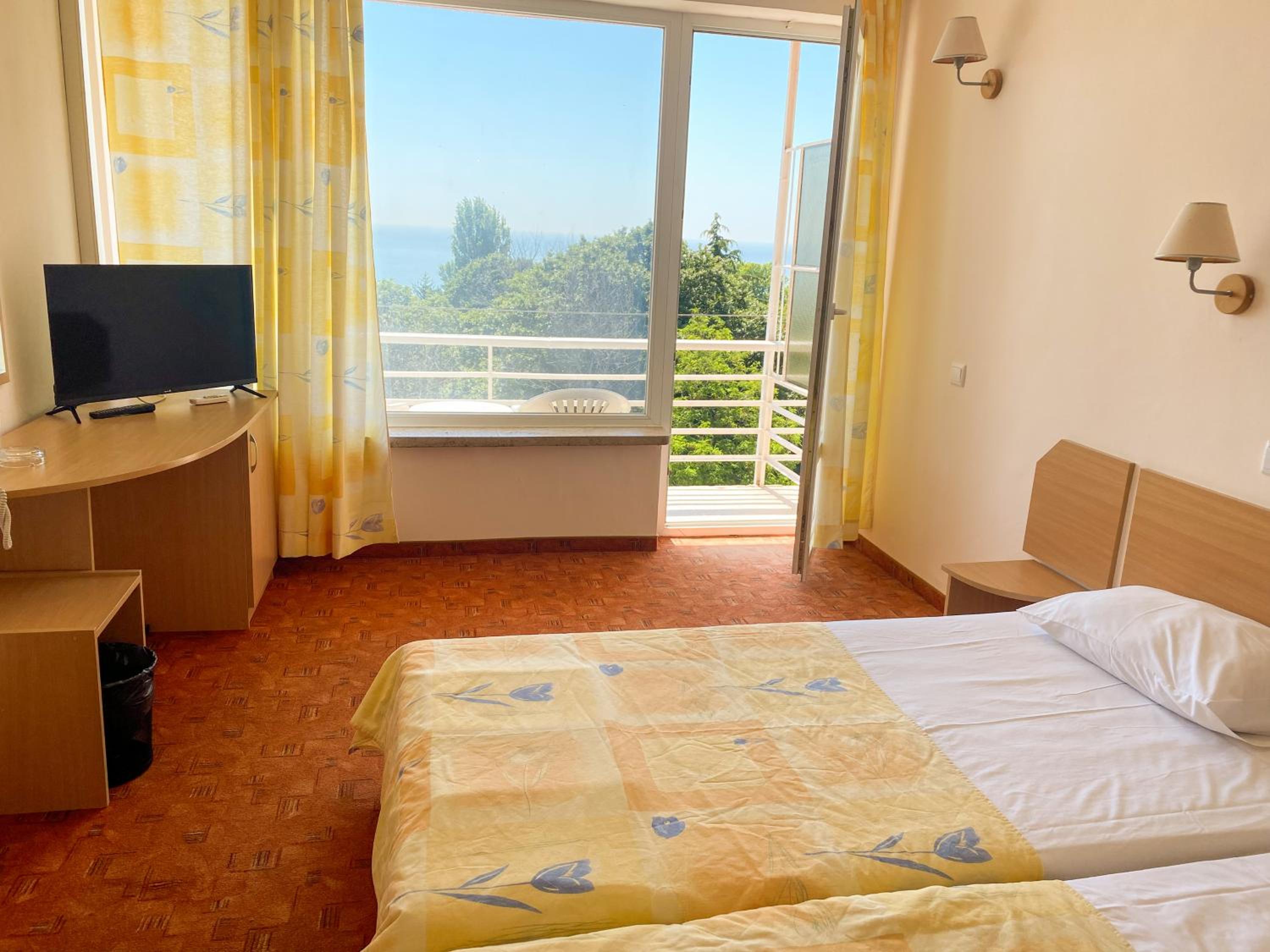 Twin Room (2 Adults + 1 Child) with Sea View photo 1