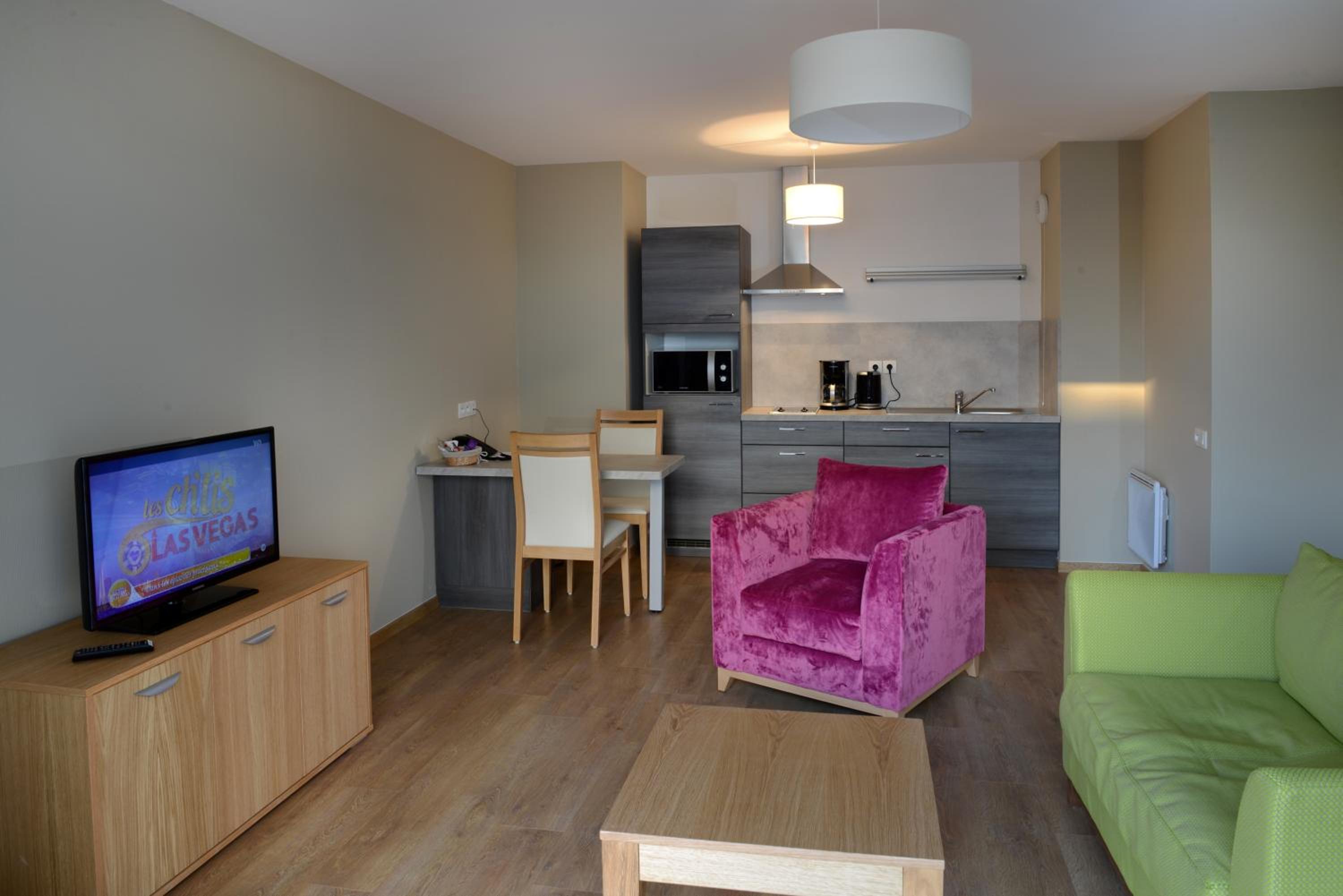 Two-Bedroom Apartment - Photo 3