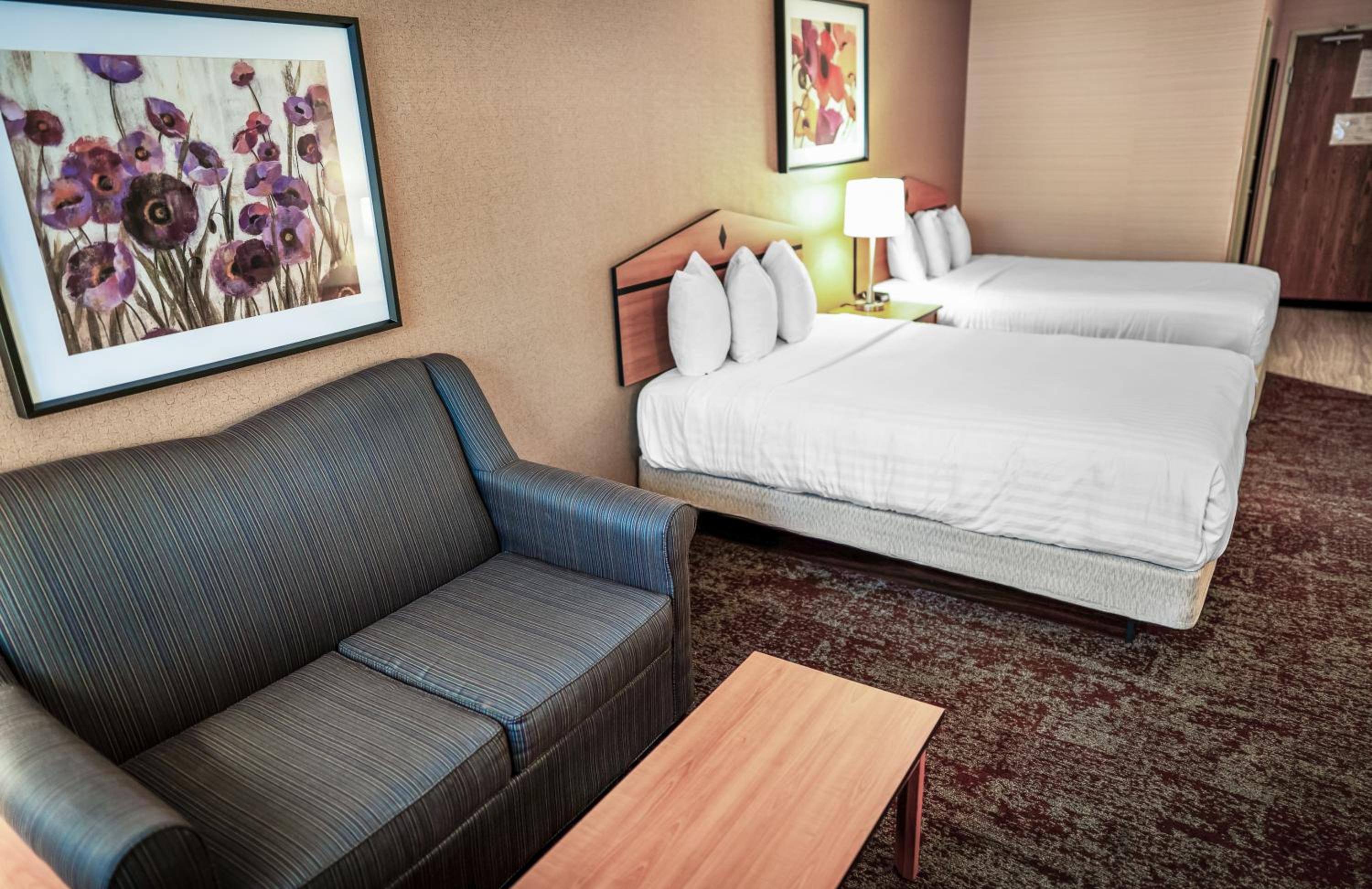 Queen Room with Two Queen Beds  - Photo 5
