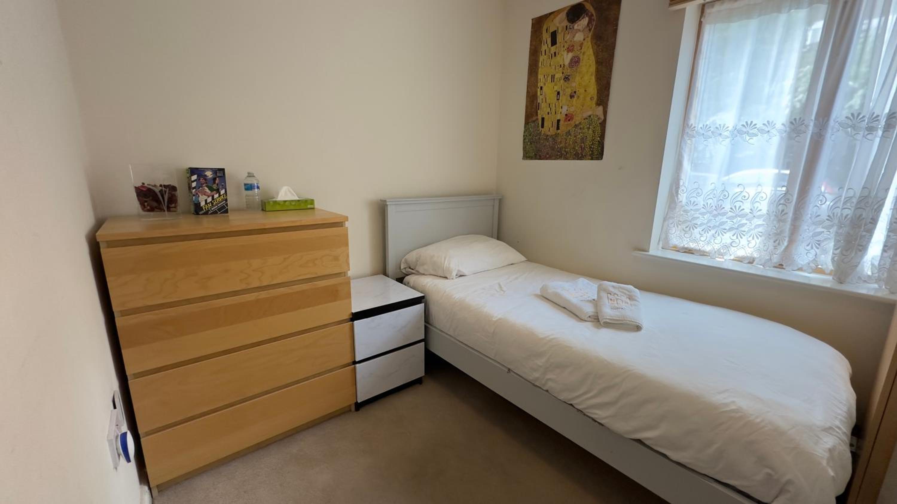 Single Room with Shared Bathroom photo 2