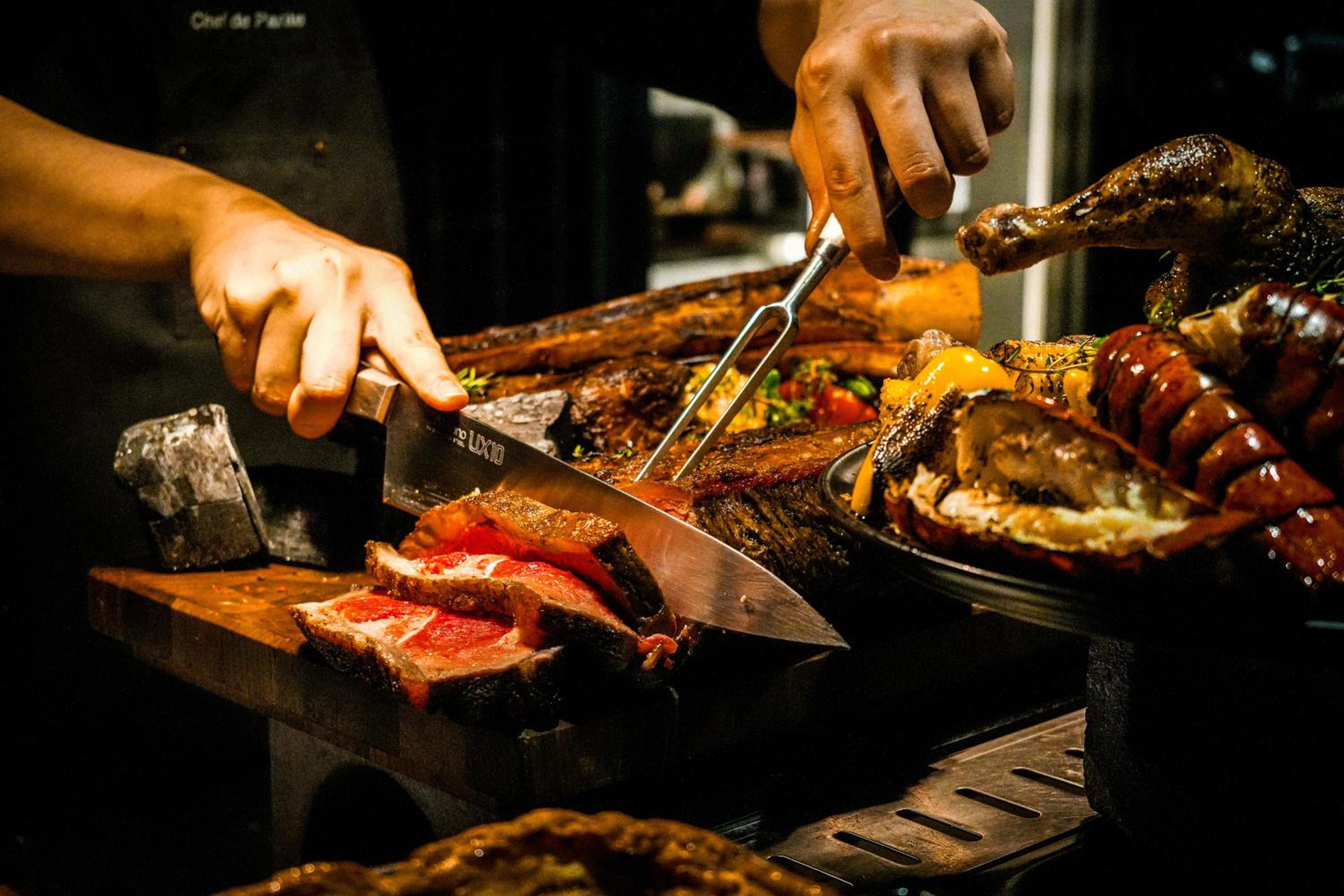 [BUFFET AND BED] Editor King with Dinner Buffet for 2 people, Free cocktail for 2 people photo 2