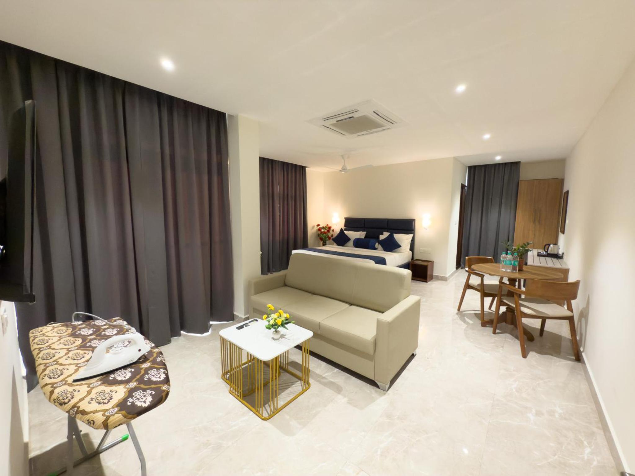 Suite with Balcony photo 3