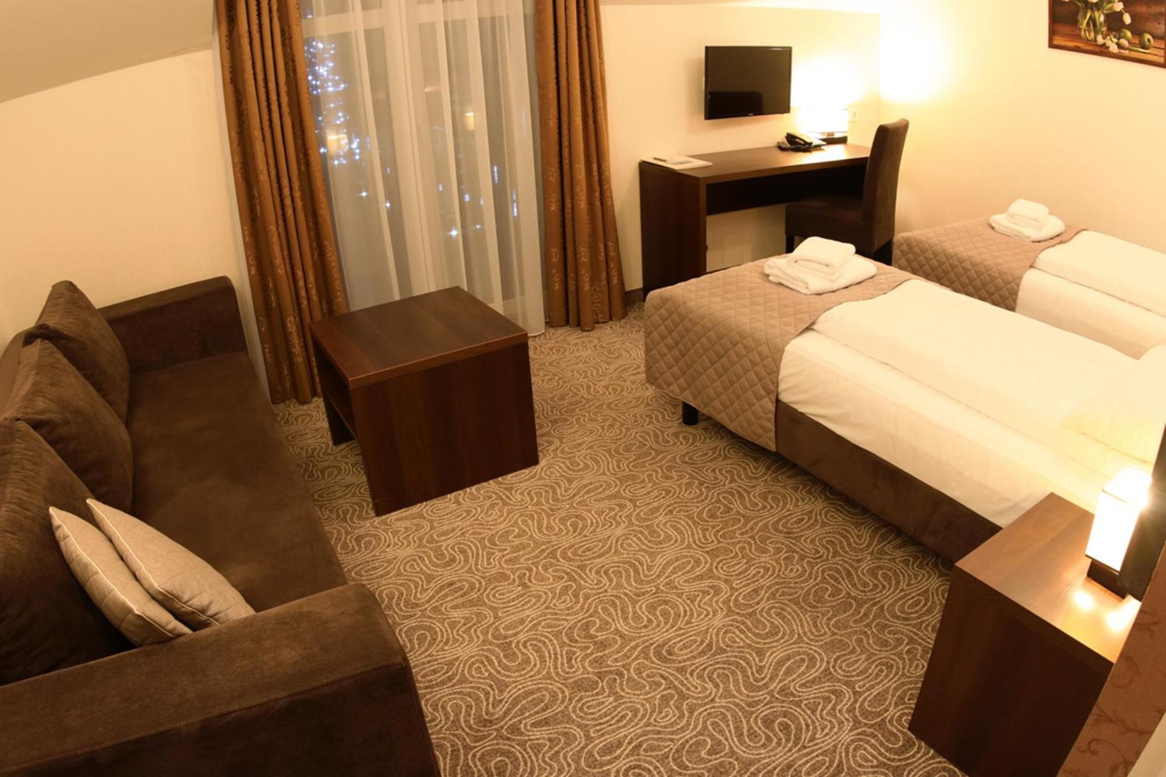 Twin Room - Photo 2