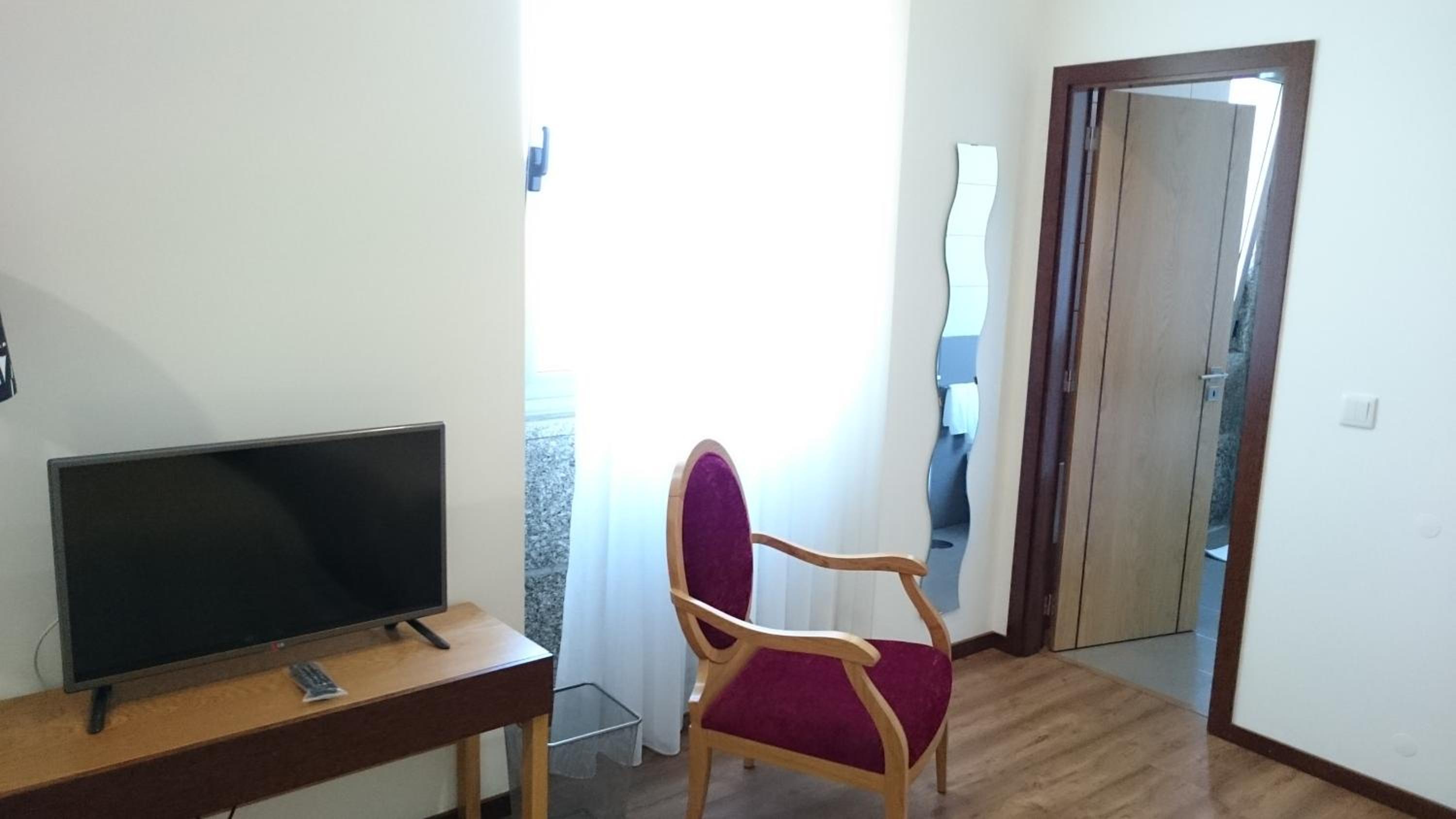 Suite with Mountain View - Photo 4