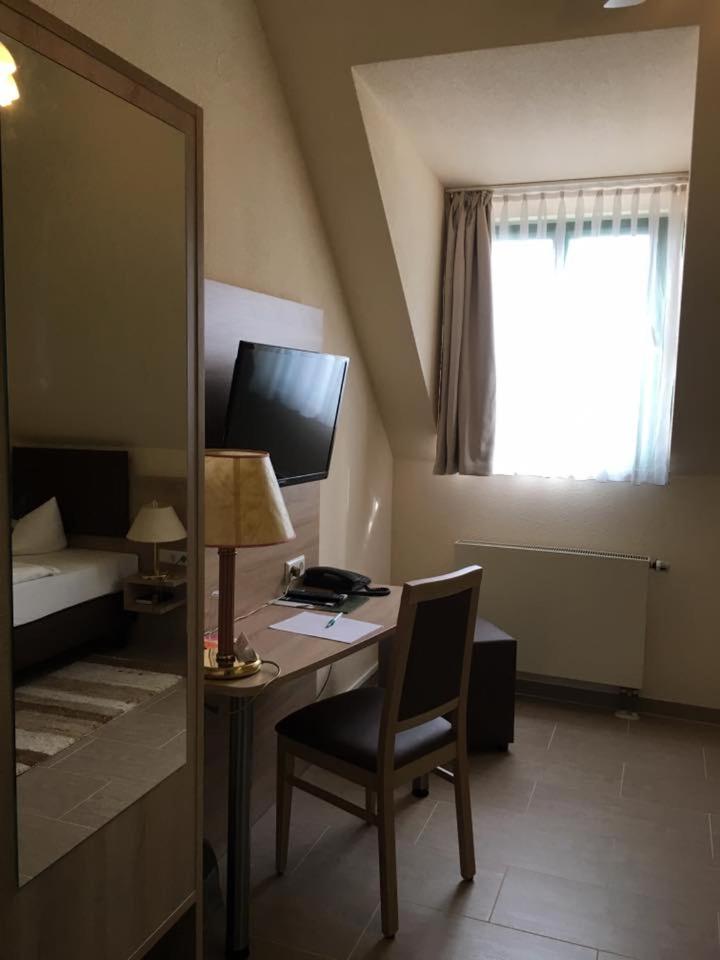 Single Room photo 3