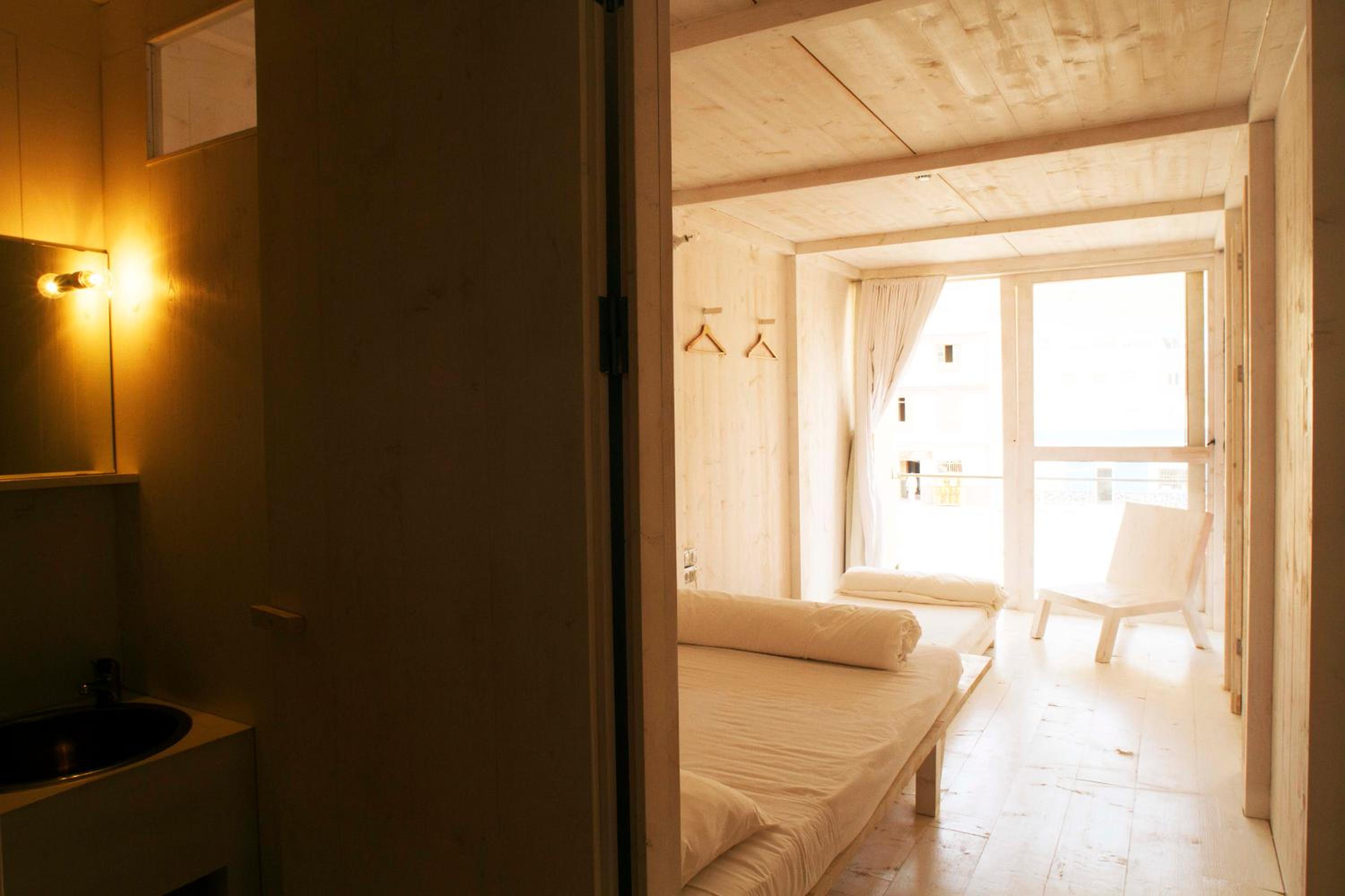 Twin Room with Bathroom photo 1
