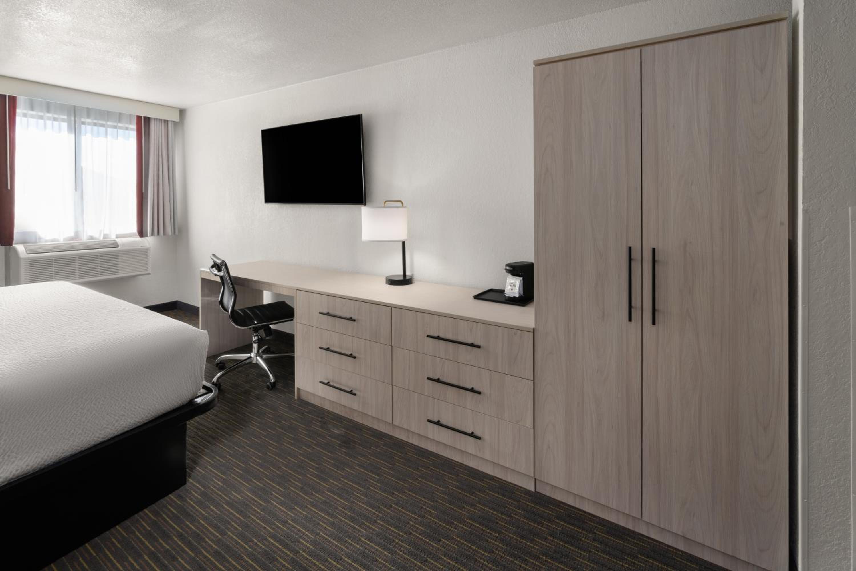 King Studio Suite - Non-Smoking - Photo 2