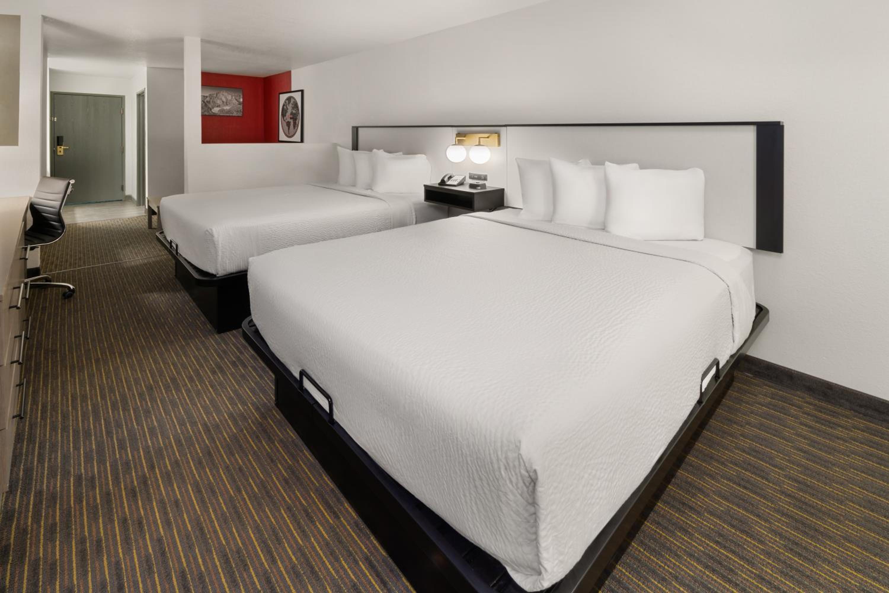 Studio Suite with Two Queen Beds - Non-Smoking - Photo 3