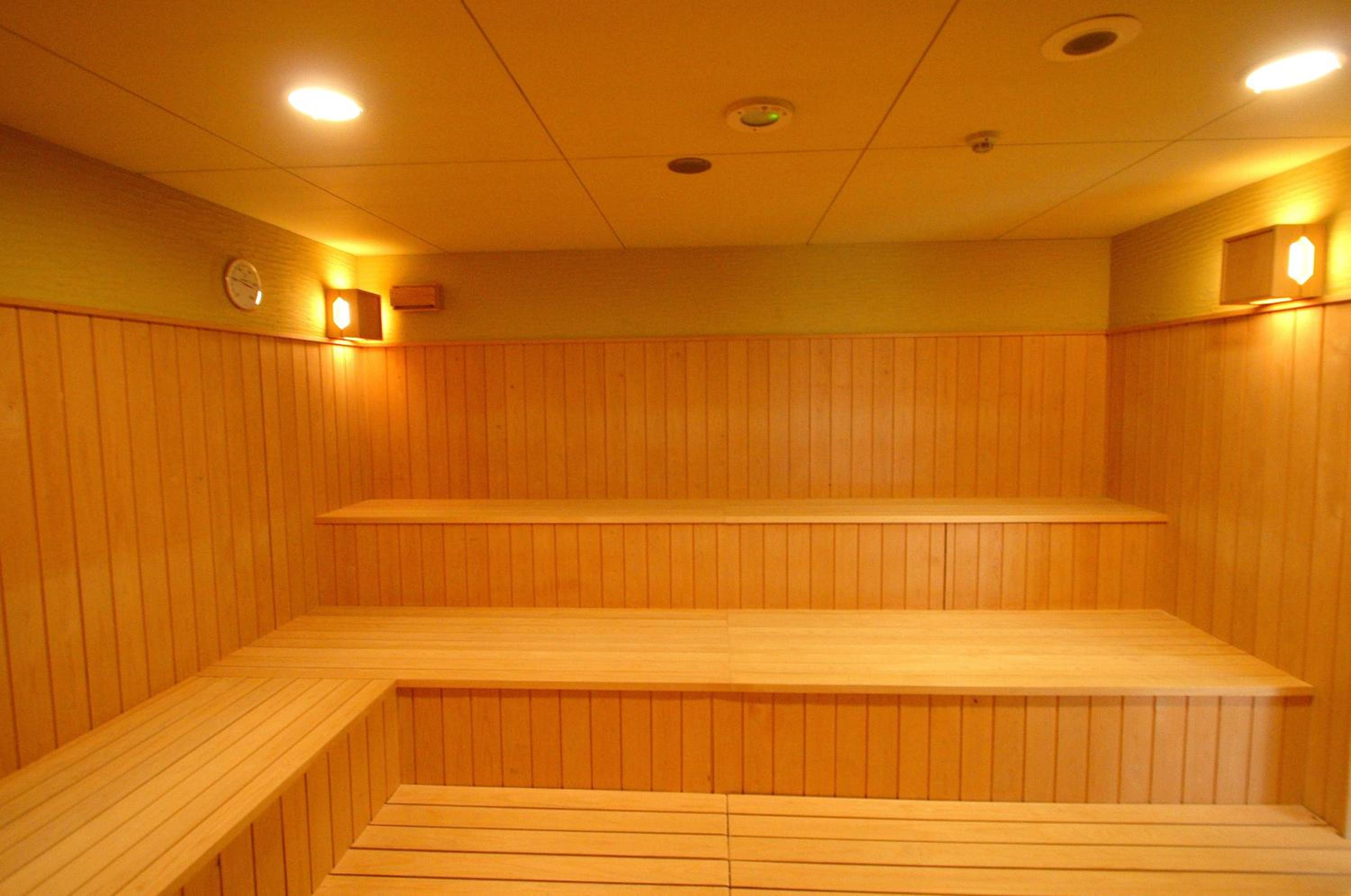 Double Room with Small Double Bed - Smoking photo 3