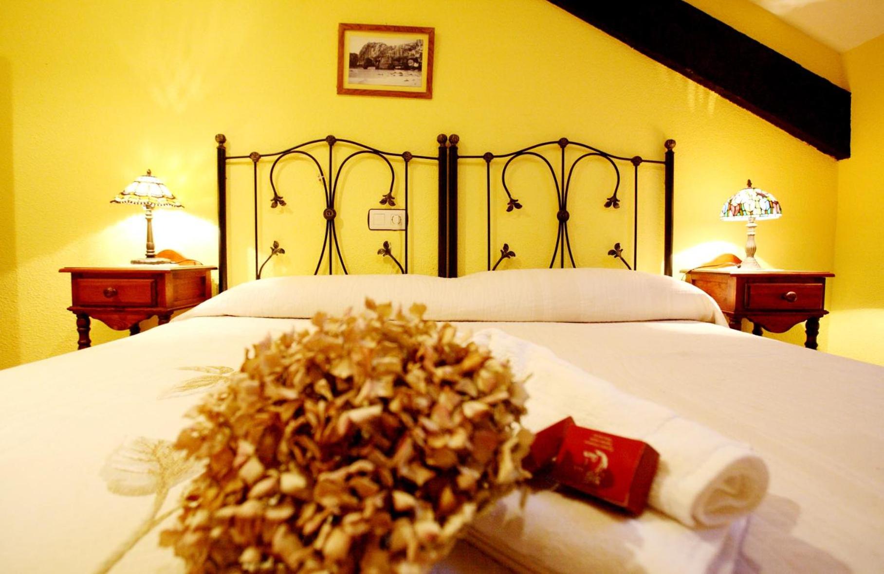 Double Room with Private Bathroom - Photo 1
